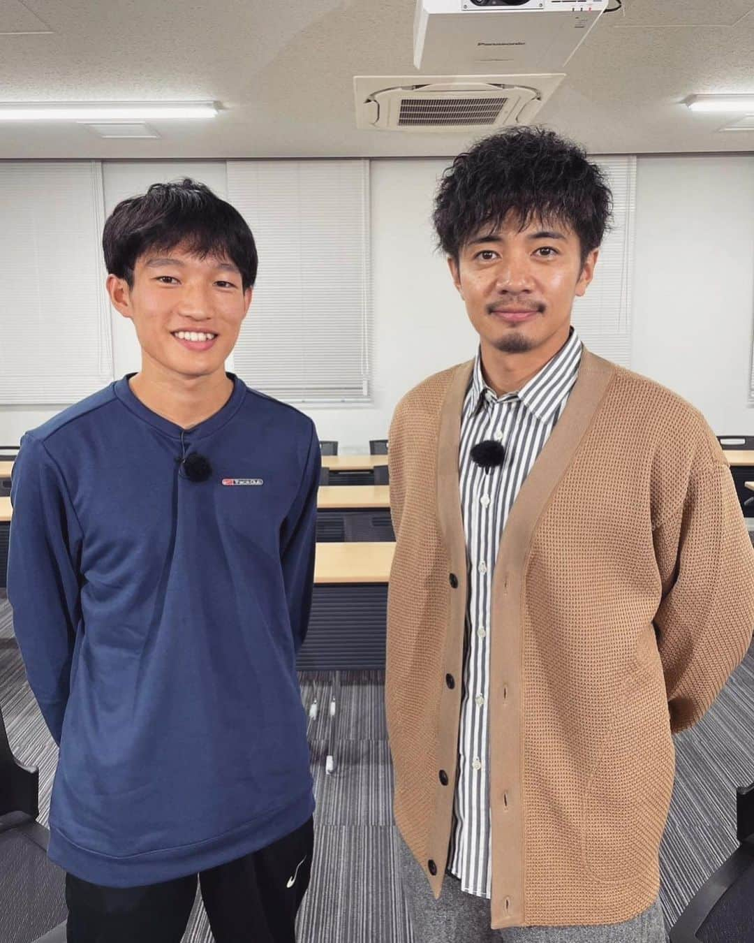 和田正人さんのインスタグラム写真 - (和田正人Instagram)「#全日本大学駅伝 まであと1日！！  先日、取材に出向いた #順天堂大 の #三浦龍司 選手と #吉岡大翔 選手。  他の学生選手とは違う、特殊な空気を纏っている三浦くん。  3000m障害で世界レベルの実績の積み重ねた自信のようなものを、肌身で感じました。  しかし男前やな。笑  そして、高校時代の活躍は文句なしの大型ルーキー吉岡くんは、真面目で人懐っこい雰囲気が、とても愛くるしい好青年。  喋り出すと、ランナーとしての熱い思いが怒涛の勢いで溢れ出す、クレバーな選手です。  見た目と中身のギャップにやられました。笑  個々の高い能力はもちろんのこと、順天堂大の今年の駅伝力にも期待したいです。」11月4日 11時28分 - daaaaaawaaaaaa