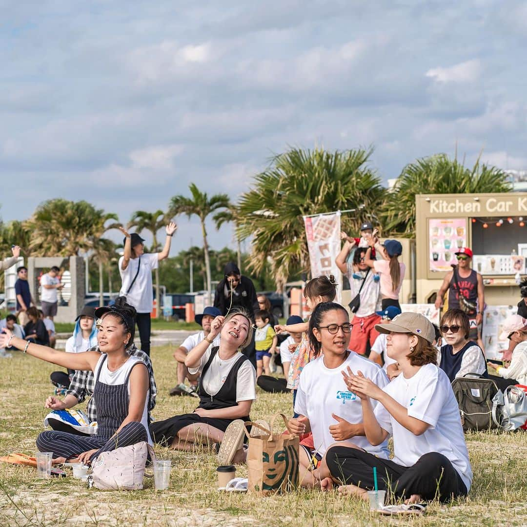 田中律子さんのインスタグラム写真 - (田中律子Instagram)「『CHURAUMI SUPRUN byプロラボ琉球』🏄🌞🌴 @estheprolabo_okinawa   ライブは、5th Elementsの2人　@5th_elements_official が会場を盛り上げてくれて、最後は私も一緒に、オジー自慢のオリオンビールを歌い🎤みんなであっり乾杯🍺してボルテージは最高潮⤴️  5thの2人は、CD💿の売り上げの一部をサンゴの保護に寄付もしてくれてます🤩ホントにいつもありがとう🧡🙏  はー、しかし今思い出しても楽しかったなぁ🤣ホントにありがとーございました🙌🏼  #churaumisuprun2023  #suprun #estheprolabo  #5thelements  #オジー自慢のオリオンビール  #あっり乾杯  #みんなありがとう」11月4日 11時33分 - ri2kotanaka