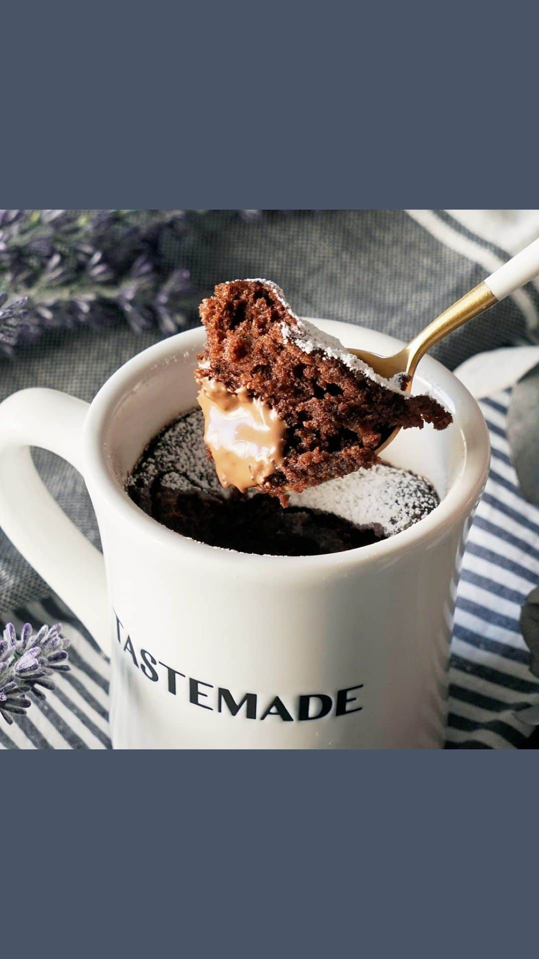 テイストメイドのインスタグラム：「【5分でできる！】マグカップでショコラケーキ🍫5min Easy Chocolate Cake In A Mug☕️  誰でも簡単！思い立ったら即できるマグカップスイーツです🍫  ■材料 粉糖　適量 チョコレート　3粒ほど 《生地》 ホットケーキミックス　30g ココア　小さじ2 砂糖　小さじ2 牛乳　30ml サラダ油　小さじ2  ■作り方 1. マグカップにホットケーキミックス、ココア、砂糖を入れて混ぜ合わせる。 2. 牛乳、サラダ油を加えて混ぜ、チョコレートを生地に押し込む。 3. 電子レンジで600W1分30秒ほど膨らむまで加熱する。※過熱しすぎると焦げる可能性があります。 4. 粉糖をふるったら完成！  Ingredients:  - Powdered sugar (as needed)  - 3 pieces of chocolate  - Batter:  - Pancake mix: 30g  - Cocoa: 2 teaspoons  - Sugar: 2 teaspoons  - Milk: 30ml  - Salad oil: 2 teaspoons  Steps: 1. In a mug, combine the pancake mix, cocoa, and sugar. 2. Add milk and salad oil, then mix. Push the chocolate pieces into the batter. 3. Microwave at 600W for about 1 minute and 30 seconds or until it expands. Be cautious not to overheat as it may burn. 4. Once done, sift powdered sugar on top, and it's ready!  #レシピ #テイストメイド #cooking #chocolate #chocolatecake #ガトーショコラ #brownie #ブラウニー #ショコラ #cooking #recipe #mug #dessert #マグカップ #料理  #簡単レシピ #おうちごはん #おうちカフェ #おうちスイーツ #おやつ #手作りスイーツ  #チョコレート #チョコレートレシピ #チョコ  #ホリデー #ヘルシー  #クリスマス #ガトーショコラレシピ  #チョコレートケーキ #ケーキ」