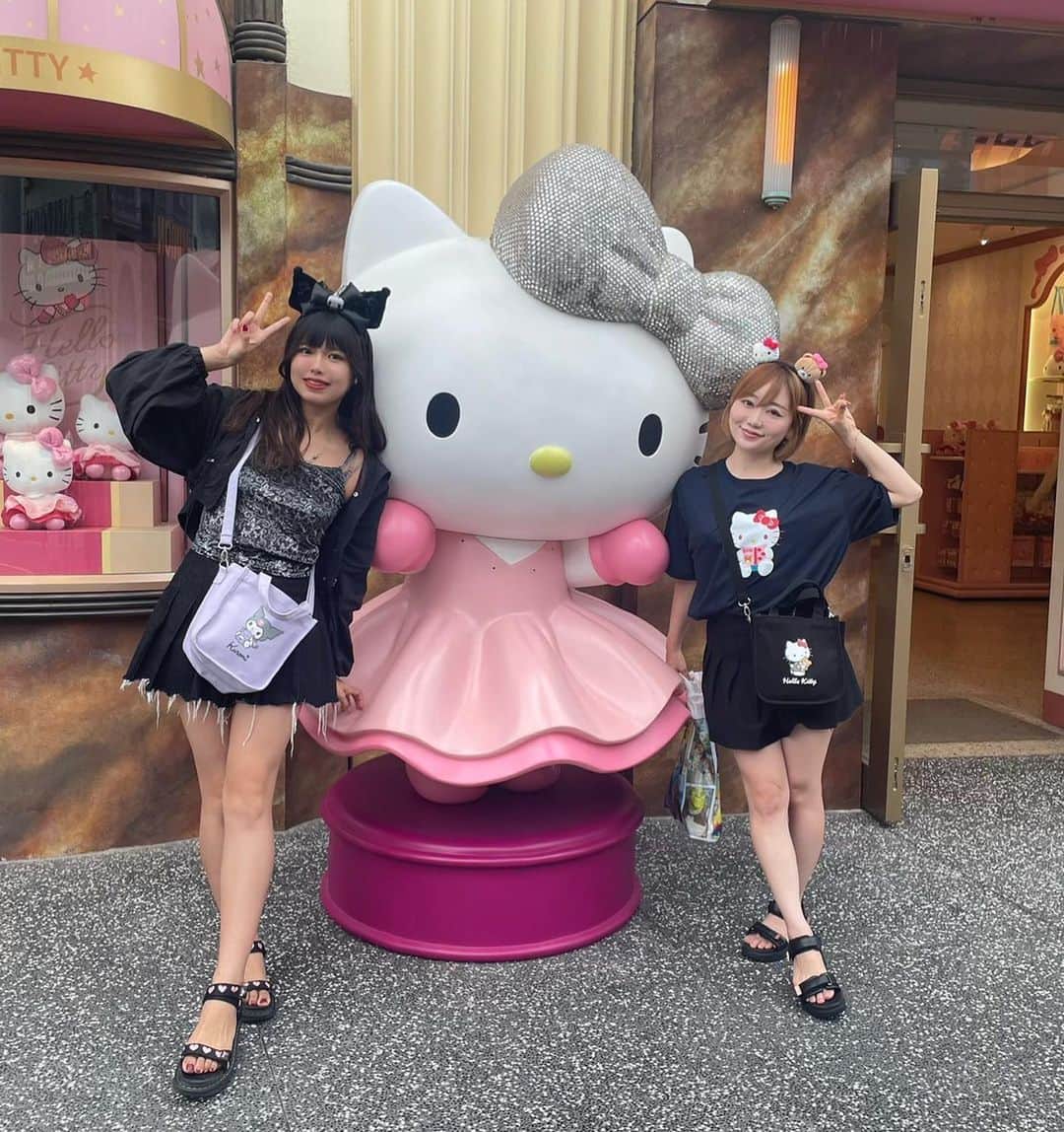 Roseさんのインスタグラム写真 - (RoseInstagram)「💛🩵💛🩵  minion townは2024年✨ その時にまたきたい🩵  #ユニバーサルスタジオシンガポール  #uss #universalstudiosingapore  #hellokitty #ユニバ #ユニバコーデ  #ミニオン #ミニオンダウン」11月4日 11時37分 - rose_ro_tan
