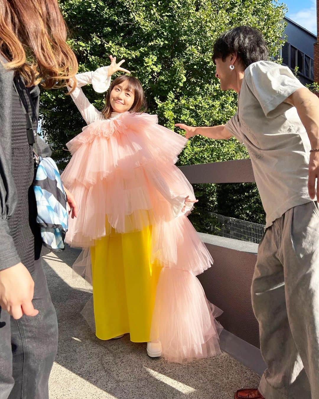 矢井田瞳のインスタグラム：「「アイノロイ」のMV撮影、楽しかったなー💗 ふわっふわの衣装、とてもビューディフルでした！  #いくよくるよ 感 #泡立てネット 感 ♡♡♡」