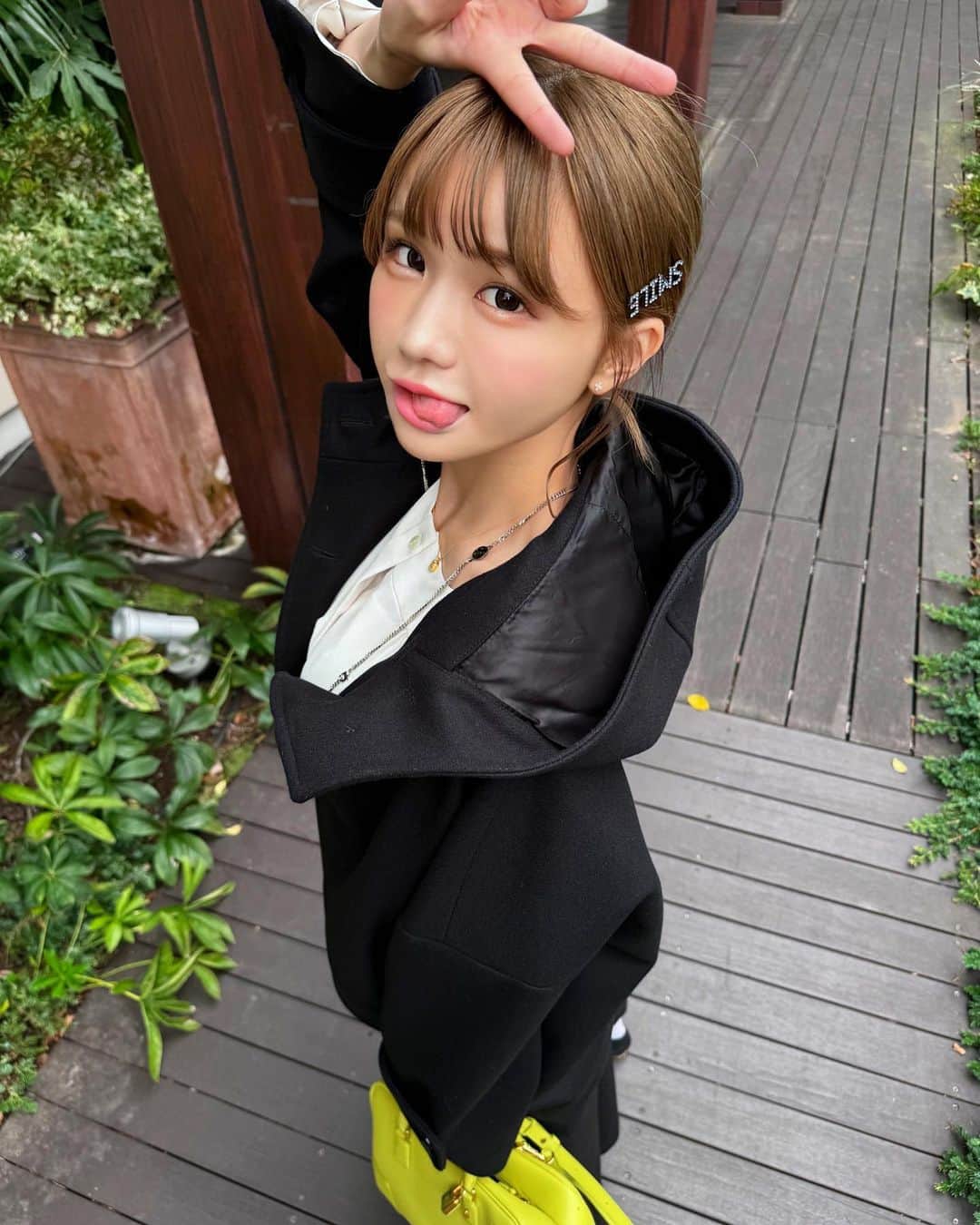みもれもんさんのインスタグラム写真 - (みもれもんInstagram)「private clothes🌍🗼  私服は露出しないタイプです🍋💭 あれ、、SMILE逆になってるね☺︎？  #tokyo #私服 #ootd #outfit #clean #japan #portrait  #cosplayer #みもれもん #mimolemon #ショートヘア #ボブ #金髪ショート #コスプレイヤー」11月4日 11時47分 - mimore_mon0929