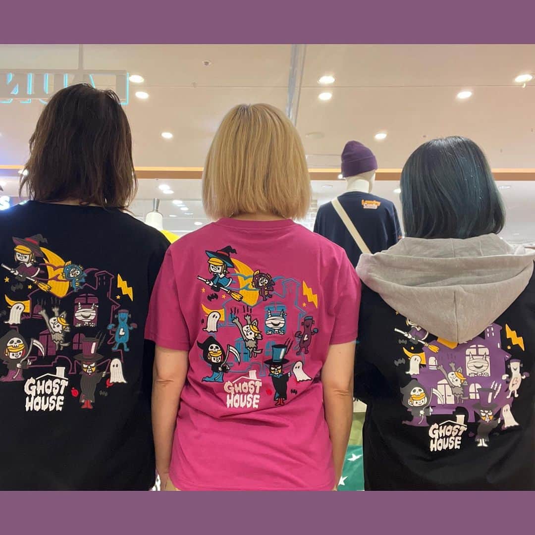 Laundry ランドリーさんのインスタグラム写真 - (Laundry ランドリーInstagram)「LAUNDRYのお店アカウントに掲載中の今の時期にぴったりなアイテムやコーディネートをご紹介します☆ 気になったコーディネートがあれば是非保存またはお店のアカウントもフォローしてくださいね🤩  1枚目：府中店（ @laundry_keiofuchu ) 333-72001 LAUNDRY百鬼夜行 ZIPパーカー 9,790円（税込） ユニセックスS/M/L レッド/ダークブルー/グリーン  2枚目：なんばウォーク店 ( @laundry_nambawalk ) 333-72002 amazou prime ZIPパーカー 9,350円（税込） ユニセックスS/M/L オレンジ/サーモンピンク/ネイビー  3枚目：名古屋セントラルパーク店（ @laundry_town ) 333-21003 LAUNDRYロゴ スタンドライトブルゾン 16,280円（税込） ユニセックスS/M/L オレンジ/ライトブルー/ネイビー  4枚目：セレオ国分寺店 ( @laundry_kokubunji ) 333-92043 GHOST HOUSE 刺繍Tシャツ 6,380円（税込） ユニセックスS/M/L パープル/ブラック/ブルー  333-72005 GHOST HOUSE 刺繍クルースウェット 8,250円（税込） ユニセックスS/M/L ブラック/ブルーグレー/パープル  333-21002 GHOST HOUSE フード付きシャツアウター 14,080円（税込）ユニセックスS/M/L ブラック/カーキ/レッド  ＿＿＿＿＿＿＿＿＿＿＿＿＿  詳しいお知らせはプロフィールから ブランドサイトをチェック🧐 ⇒ @laundry_official  最近GETしたアイテムや過去のアイテム・ノベルティなど #laundry038 を付けて投稿すると、 LAUNDRYブランドサイトや、オンラインストアにも掲載されます👍❣  また、LAUNDRY公式インスタグラムでもご紹介させていただきますので 是非皆さまご投稿宜しくお願いします✨  #laundry #ランドリー #Tシャツ #スウェット #パーカー #シャツアウター #ブルゾン  #秋ファッション #冬ファッション #ユニセックス #unisex #Tシャツコーデ #Tシャツコーディネート #秋 #コーディネート #ファッション #キャラクターデザイン #COORDINATE #fashion」11月4日 12時00分 - laundry_official