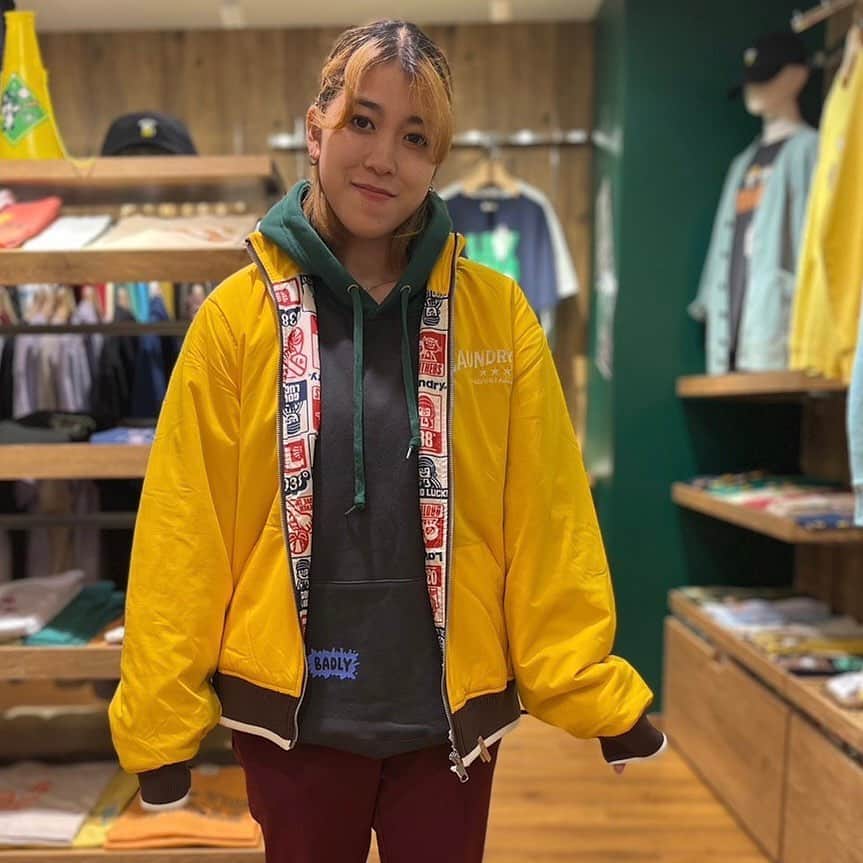 Laundry ランドリーさんのインスタグラム写真 - (Laundry ランドリーInstagram)「LAUNDRYのお店アカウントに掲載中の今の時期にぴったりなアイテムやコーディネートをご紹介します☆ 気になったコーディネートがあれば是非保存またはお店のアカウントもフォローしてくださいね🤩  1枚目：府中店（ @laundry_keiofuchu ) 333-72001 LAUNDRY百鬼夜行 ZIPパーカー 9,790円（税込） ユニセックスS/M/L レッド/ダークブルー/グリーン  2枚目：なんばウォーク店 ( @laundry_nambawalk ) 333-72002 amazou prime ZIPパーカー 9,350円（税込） ユニセックスS/M/L オレンジ/サーモンピンク/ネイビー  3枚目：名古屋セントラルパーク店（ @laundry_town ) 333-21003 LAUNDRYロゴ スタンドライトブルゾン 16,280円（税込） ユニセックスS/M/L オレンジ/ライトブルー/ネイビー  4枚目：セレオ国分寺店 ( @laundry_kokubunji ) 333-92043 GHOST HOUSE 刺繍Tシャツ 6,380円（税込） ユニセックスS/M/L パープル/ブラック/ブルー  333-72005 GHOST HOUSE 刺繍クルースウェット 8,250円（税込） ユニセックスS/M/L ブラック/ブルーグレー/パープル  333-21002 GHOST HOUSE フード付きシャツアウター 14,080円（税込）ユニセックスS/M/L ブラック/カーキ/レッド  ＿＿＿＿＿＿＿＿＿＿＿＿＿  詳しいお知らせはプロフィールから ブランドサイトをチェック🧐 ⇒ @laundry_official  最近GETしたアイテムや過去のアイテム・ノベルティなど #laundry038 を付けて投稿すると、 LAUNDRYブランドサイトや、オンラインストアにも掲載されます👍❣  また、LAUNDRY公式インスタグラムでもご紹介させていただきますので 是非皆さまご投稿宜しくお願いします✨  #laundry #ランドリー #Tシャツ #スウェット #パーカー #シャツアウター #ブルゾン  #秋ファッション #冬ファッション #ユニセックス #unisex #Tシャツコーデ #Tシャツコーディネート #秋 #コーディネート #ファッション #キャラクターデザイン #COORDINATE #fashion」11月4日 12時00分 - laundry_official
