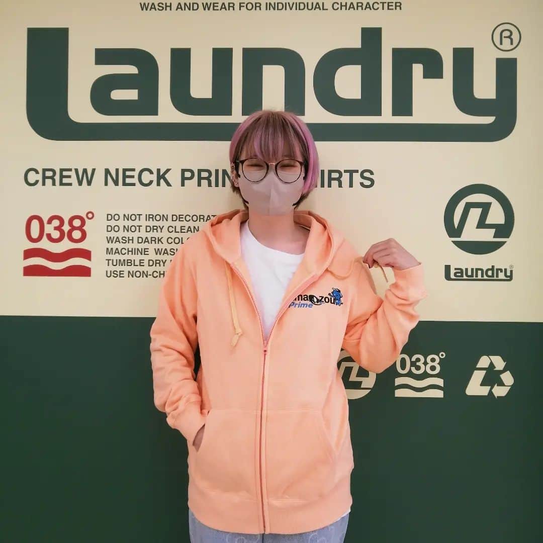 Laundry ランドリーさんのインスタグラム写真 - (Laundry ランドリーInstagram)「LAUNDRYのお店アカウントに掲載中の今の時期にぴったりなアイテムやコーディネートをご紹介します☆ 気になったコーディネートがあれば是非保存またはお店のアカウントもフォローしてくださいね🤩  1枚目：府中店（ @laundry_keiofuchu ) 333-72001 LAUNDRY百鬼夜行 ZIPパーカー 9,790円（税込） ユニセックスS/M/L レッド/ダークブルー/グリーン  2枚目：なんばウォーク店 ( @laundry_nambawalk ) 333-72002 amazou prime ZIPパーカー 9,350円（税込） ユニセックスS/M/L オレンジ/サーモンピンク/ネイビー  3枚目：名古屋セントラルパーク店（ @laundry_town ) 333-21003 LAUNDRYロゴ スタンドライトブルゾン 16,280円（税込） ユニセックスS/M/L オレンジ/ライトブルー/ネイビー  4枚目：セレオ国分寺店 ( @laundry_kokubunji ) 333-92043 GHOST HOUSE 刺繍Tシャツ 6,380円（税込） ユニセックスS/M/L パープル/ブラック/ブルー  333-72005 GHOST HOUSE 刺繍クルースウェット 8,250円（税込） ユニセックスS/M/L ブラック/ブルーグレー/パープル  333-21002 GHOST HOUSE フード付きシャツアウター 14,080円（税込）ユニセックスS/M/L ブラック/カーキ/レッド  ＿＿＿＿＿＿＿＿＿＿＿＿＿  詳しいお知らせはプロフィールから ブランドサイトをチェック🧐 ⇒ @laundry_official  最近GETしたアイテムや過去のアイテム・ノベルティなど #laundry038 を付けて投稿すると、 LAUNDRYブランドサイトや、オンラインストアにも掲載されます👍❣  また、LAUNDRY公式インスタグラムでもご紹介させていただきますので 是非皆さまご投稿宜しくお願いします✨  #laundry #ランドリー #Tシャツ #スウェット #パーカー #シャツアウター #ブルゾン  #秋ファッション #冬ファッション #ユニセックス #unisex #Tシャツコーデ #Tシャツコーディネート #秋 #コーディネート #ファッション #キャラクターデザイン #COORDINATE #fashion」11月4日 12時00分 - laundry_official