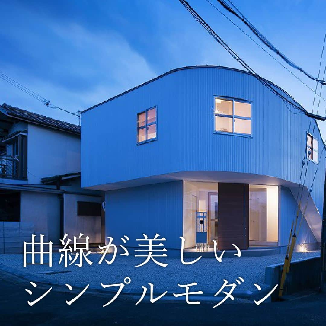 はりまの家のインスタグラム：「魚住町の家 施工：旭ホームズ株式会社 @asahi_homes_masu   ‥‥‥‥‥‥‥‥‥‥  神戸の設計事務所CONTAINER DESIGN（コンテナ デザイン）設計、施工 旭ホームズの住宅です。  ‥‥‥‥‥‥‥‥‥‥  お家を建てたいなら【#はりまの家】をチェック♪  ・気になる建築会社へまとめて一括資料請求ができる！ ・お好みの資料やカタログももらえます！ ・播磨エリアの住宅イベント情報満載！申込みもできます。 ・モデルハウスで会社のこだわりをチェック！見学予約もはりまの家から♪ ・掲載施工事例1000件以上で建築会社の特徴がわかります  @harimanoie からWEBサイトへGO！  ‥‥‥‥‥‥‥‥‥‥  #旭ホームズ株式会社 #旭ホームズ #姫路市工務店 #姫路市住宅会社 #姫路市 #太陽熱暖房 #無垢材 #ウッドデッキ #インナーテラス #新築 #新築一戸建て #注文住宅 #施工事例 #マイホーム #家づくり #家づくりアイデア #家づくり計画 #家づくり計画中 #マイホーム計画 #マイホーム計画中 #家づくり記録 #後悔しない家づくり」