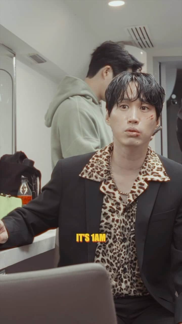 TABLO のインスタグラム：「When The Director Makes You Wait FOREVER (Screen Time MV making video) #epikhigh #hoshi #screentime  Epik High - Screen Time ft. Hoshi of SEVENTEEN 🎧 Stream now everywhere」