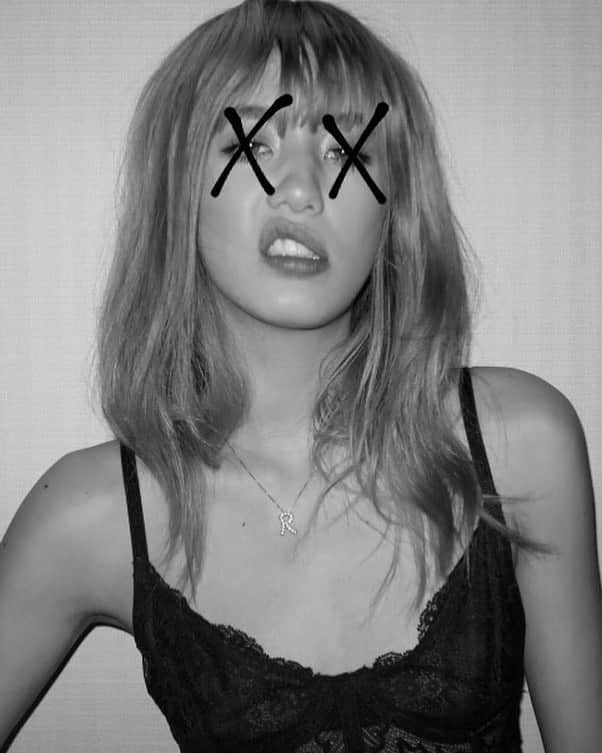 菊川リサのインスタグラム：「bangs?🤔🖤」