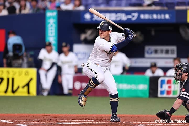 侍ジャパンさんのインスタグラム写真 - (侍ジャパンInstagram)「「カーネクスト アジアプロ野球チャンピオンシップ2023」出場選手コメント  牧秀悟 選手 「11月に行われるアジアプロ野球チャンピオンシップ2023に選出して頂き凄く光栄です。井端監督が率いる初の大会で選出されたので自分の出来ることをやっていきたいですし、初めて関わる選手も多くコミュニケーションを取り勝利にこだわっていきたいです」  佐藤輝明 選手 「選んでいただいて光栄です。侍ジャパンの一員として、井端監督のもとでしっかり自分の役割を果たし、アジアチャンピオンになれるように頑張ります」  野口智哉 選手 「この度、日本代表に選んでいただき、身の引き締まる思いです。1軍で活躍するためにも、貴重な経験になると思いますし、オリックスの代表として全力で頑張ります」  紅林弘太郎 選手 「日本代表に選んでいただき、大変光栄に思います。日本の勝利に貢献できるように、全力を尽くしますので、応援よろしくお願いいたします」  門脇誠 選手 「初めて日の丸を背負うので、身の引き締まる思いです。勝利にこだわりながら、多くのことを吸収し、充実した時間にできるように頑張ります」  小園海斗 選手 「プロに入ってから初めて代表に選んで頂いたので、また日本代表としてあのユニフォームを着られることを大変光栄に思います。同時にすごく楽しみでわくわくしています。選んで頂いたからには自分らしく積極的で攻撃的なプレーで、チームの勝利に貢献できるように優勝を目指して頑張ります」  #侍ジャパン #アジチャン #牧秀悟 #baystars #佐藤輝明 #阪神タイガース #野口智哉 #Bs2023 #紅林弘太郎 #Bs2023 #門脇誠 #giants #小園海斗 #carp」11月4日 12時30分 - samuraijapan_official