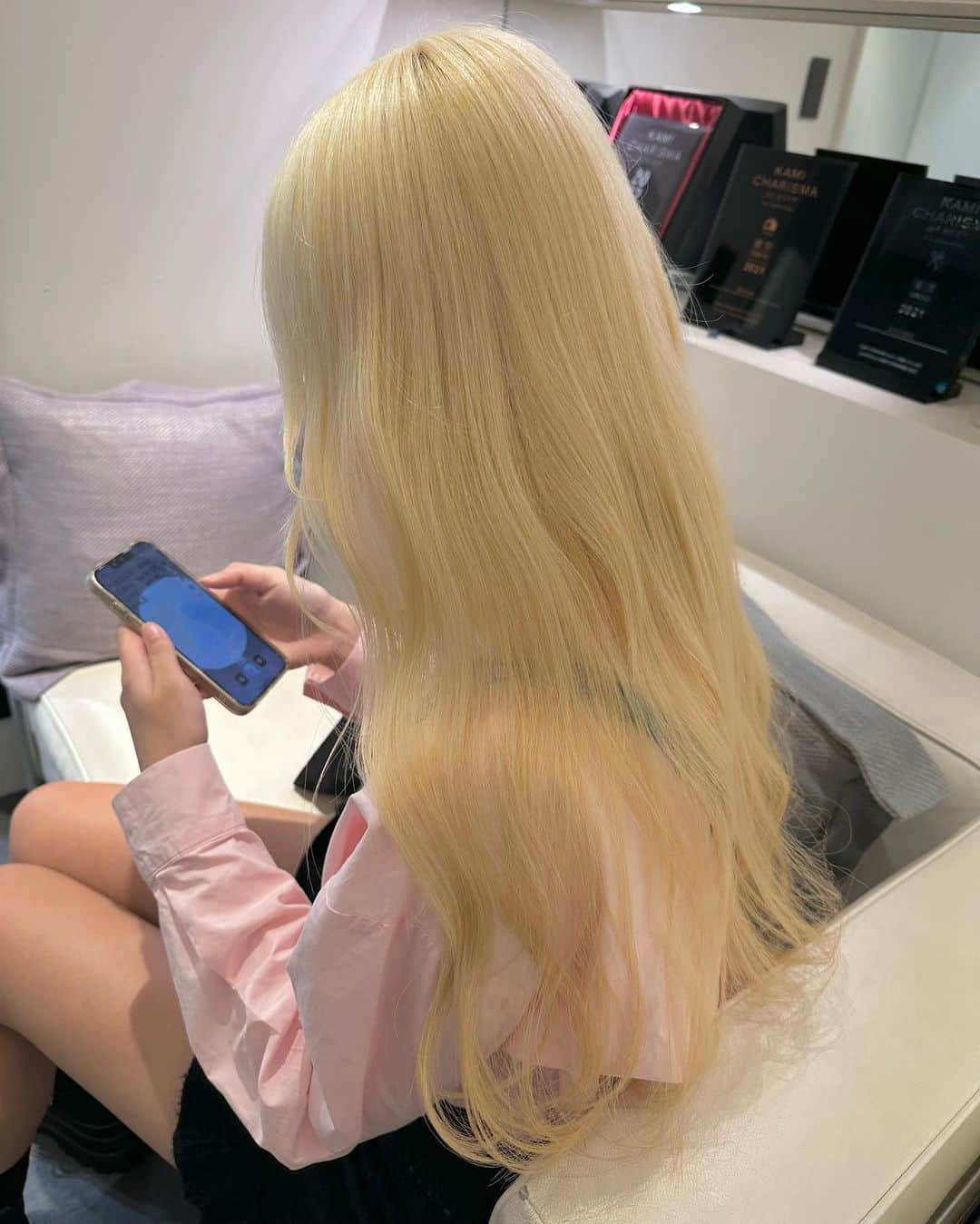 Beleza_official_instagramのインスタグラム：「ダントツで可愛いblond♡ (抜きっぱなしブリーチリタッチのみ) ・ 色落ちまで綺麗なカラー やわらかいカラー 一人ひとりに似合うカラー お任せください✊🌼🌟 ブリーチは誰に任せるかでダメージが 変わってきます！ ご予約はDMorホットペッパーから お願いします😉💕 Rei指名していただければ 絶対に可愛くします✊ belezaに来たことある方でもRei指名可能です😇 "また会いたい"と思わせます❗️ ・ わからないことがあればDMまでお願いします🤲  黒染め、縮毛履歴はハイブリーチメニューで ご予約ください🤲 記載のお時間より、ブリーチの抜け具合で お時間かかる場合がございます。 当日は長めに見ていただければ助かります。 お任せください♡♡」