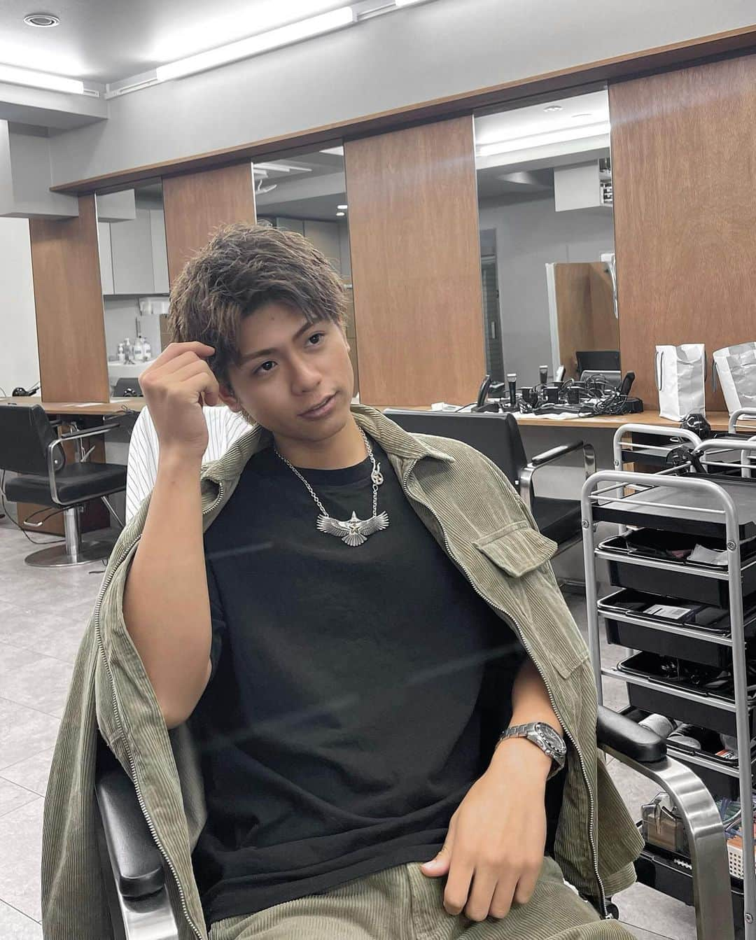 ハリューのインスタグラム：「💇💈💖 美容室いってきて、 カラーしてきました！  今回はホワイトグレージュ これから色が抜けていくのが楽しみ🎵  @mens.perm_issei  いつもありがとうございます✨  #egg#エッグ#eggモデル #eggメンズモデル#俳優 #gal#ギャル#ぎゃう#ギャル男 #hryu#ハリュー#ハリュースタイル #おっはりゅー#はりゅー#はりゅスタ #メンズ#メンズモデル #ファッション#メンズファッション #コーデ#メンズコーデ #メンズヘア#ヘアスタイル #ヘアセット#メンズヘアセット #美容#メンズ美容」