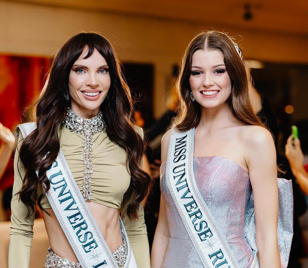 イリス・ミトゥネールさんのインスタグラム写真 - (イリス・ミトゥネールInstagram)「Hola, El Salvador! 🌴   The Miss Universe delegates have touched down, Let the adventure begin!🤩  #missuniverse #72ndmissuniverse」11月4日 12時52分 - missuniverse
