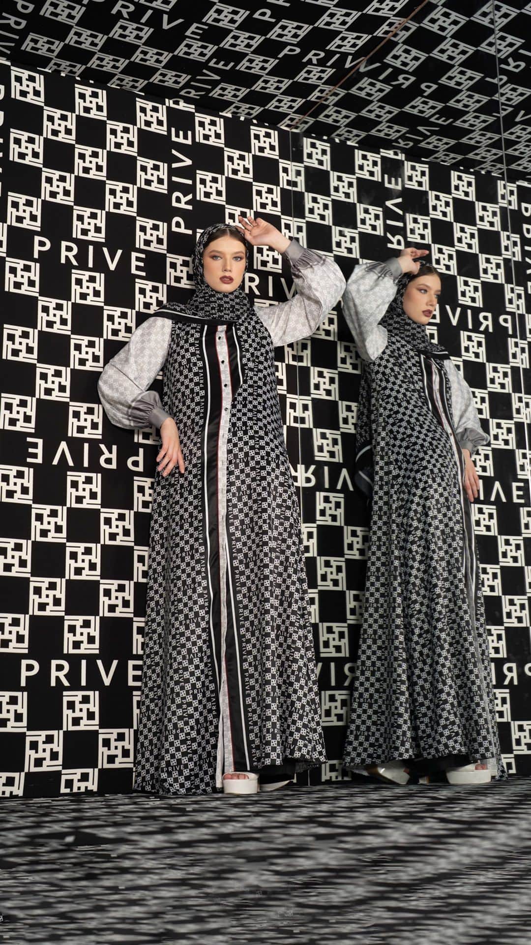 Ivan Gunawanのインスタグラム：「Looking something stunning for you saturday night?  This versatile dress effortlessly transitions you from day to night, ensuring you’re always ready for any occasion on your saturday activity 🖤  Discover another black collections at ivangunawanprive.com !   P R I V E From @ivan_gunawan to you only ❤️  #ivangunawan #ivangunawanprive #ExclusivebyIvanGunawan #PremiumBlouse #ForeverFashionable #ConfidentlyYou #LuxuryStyle #StreetStyle  #fashionicon」