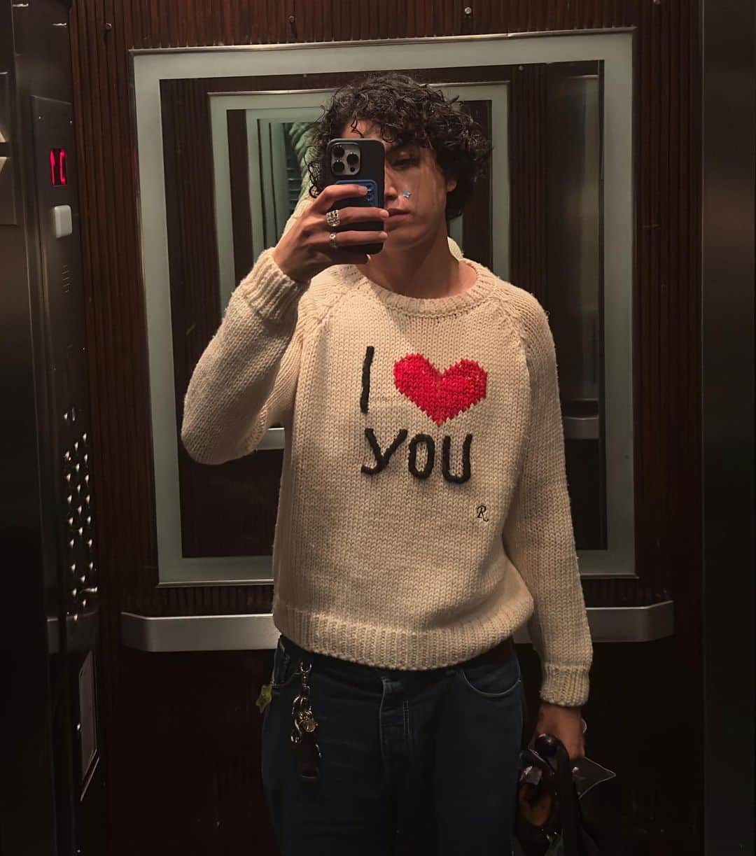 けみおのインスタグラム：「(｡-_-｡)ﾉ☆･ﾟ:*:ﾟ∟□∨Ε💙」