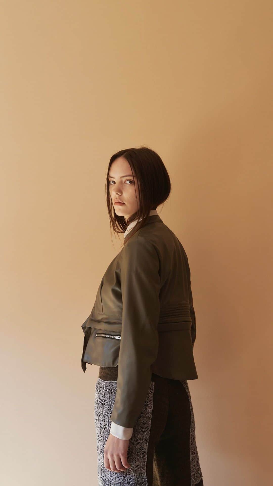 Juemiのインスタグラム：「Bi-color Leather Jacket  #JUEMI」