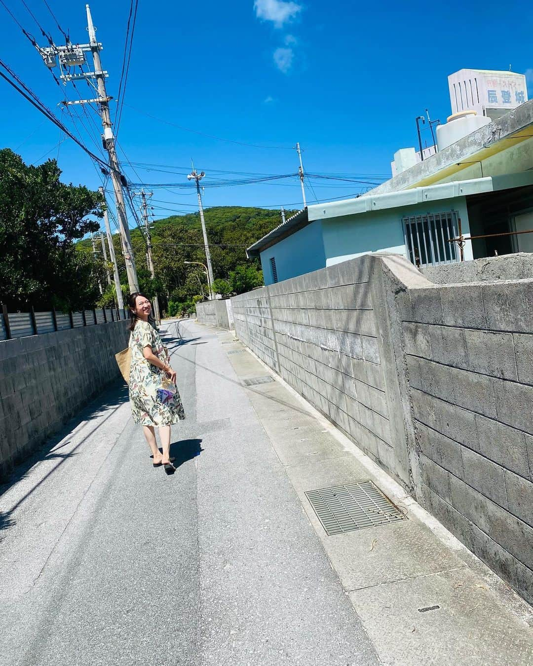 HBC北海道放送アナウンス部さんのインスタグラム写真 - (HBC北海道放送アナウンス部Instagram)「.  金城茉里奈です🌞 @hbc_marina_kinjo   秋らしい投稿が増えてきた中恐縮ですが 1ヶ月前に仲良しディレクターと行った 沖縄旅行の写真をあげます🏝  旅の効果はすごいもので どんな時も、写真を見返したり 風景を思い出すだけで元気になります💪♡  野生の海ガメに会えた！と興奮していましたが 帰ってきた次の週 北海道でも漁の網に海ガメ、というニュースが🐢  海、気候の変化をより考えさせられる旅になりました。  #沖縄 #旅行 #海ガメ #鹿 #海ブドウ #慶良間ブルー #hbcアナウンサー #金城茉里奈」11月4日 12時59分 - hbc_announcer