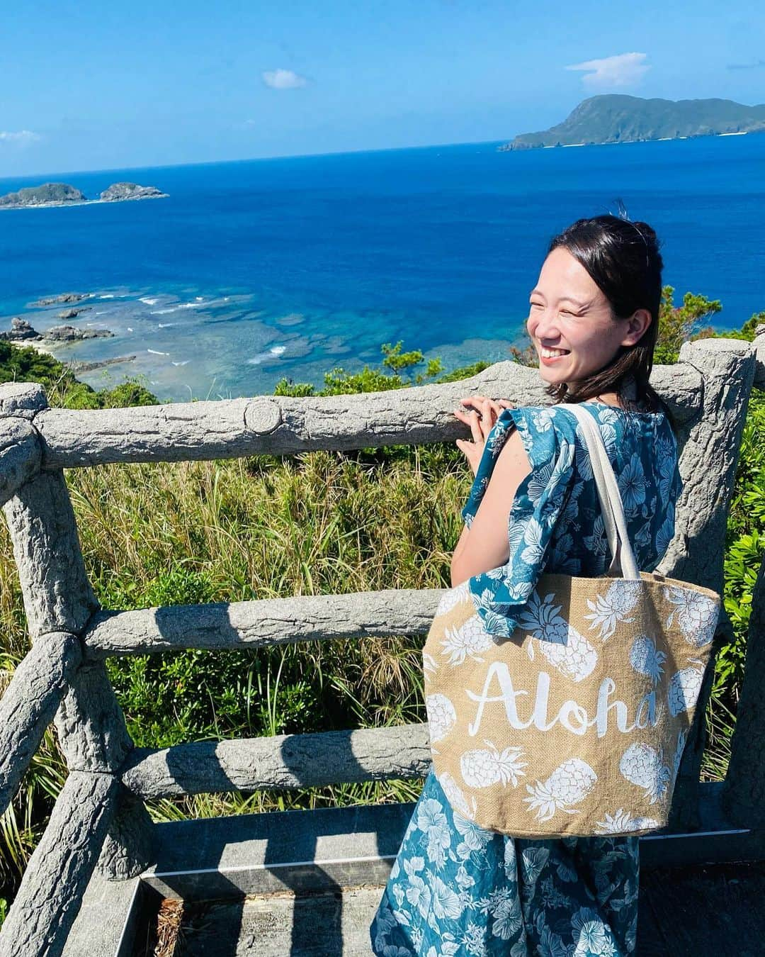 HBC北海道放送アナウンス部さんのインスタグラム写真 - (HBC北海道放送アナウンス部Instagram)「.  金城茉里奈です🌞 @hbc_marina_kinjo   秋らしい投稿が増えてきた中恐縮ですが 1ヶ月前に仲良しディレクターと行った 沖縄旅行の写真をあげます🏝  旅の効果はすごいもので どんな時も、写真を見返したり 風景を思い出すだけで元気になります💪♡  野生の海ガメに会えた！と興奮していましたが 帰ってきた次の週 北海道でも漁の網に海ガメ、というニュースが🐢  海、気候の変化をより考えさせられる旅になりました。  #沖縄 #旅行 #海ガメ #鹿 #海ブドウ #慶良間ブルー #hbcアナウンサー #金城茉里奈」11月4日 12時59分 - hbc_announcer