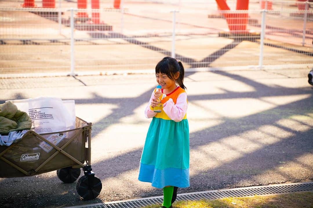 スザンヌさんのインスタグラム写真 - (スザンヌInstagram)「#グリーンランド  @greenlandstaff  でお誕生日過ごしたい🎂 我が家のプリンセス👸 @gowasuchiyan  （妹家族と息子は前乗りしてホテルでお祝い♡） 朝から追いかけて ほぼオープンラスト🎡♡♡♡ 遊び尽くしました🫶  #NIO (#ニオー ) #天の川コースターミルキーウェイ #ウルトラツイスターメガトン #スターフライヤーゴクウ  もう#ジェットコースター 🎢好きの小4チームと並んで乗ってずっとぐるぐるしてたよ笑  コーヒーカップ や迷路、宝探し、射的、アイスランド（暑くて何回も行ってた）ミラーハウス、占い、動物触れ合い、ウォーターショット、他もそれぞれいろーいろ乗ったり、体験したよ♡ 後半、子どもたちの元気をよそにわたしの足ガクガク🦵  帰りは焼き肉🥩🍚もーりもり食べて、主役のあーちゃん最後は、パパー抱っこ♡一歩も歩けなくなるまで一生懸命遊んだね🥰🫶  帰りは息子も車乗った瞬間爆睡😴 家着いてわたしも久しぶりに化粧も落とさず朝まで寝た☜（これぞクタクタ♡）  あー楽しかったなぁ🥰 あーちゃんのハニカミにっこにこ笑顔がたーくさん見られておばもしあわせでした🫶 6歳おっきくなったねぇ🥳 改めておめでとう🥰しあわせひたひたのいちねんになりますように♡だいすきだよ♡  #熊本 #遊園地 #グリーンランド #グリーンランド遊園地 #遊園地コーデ #miteガール」11月4日 13時08分 - suzanneeee1028