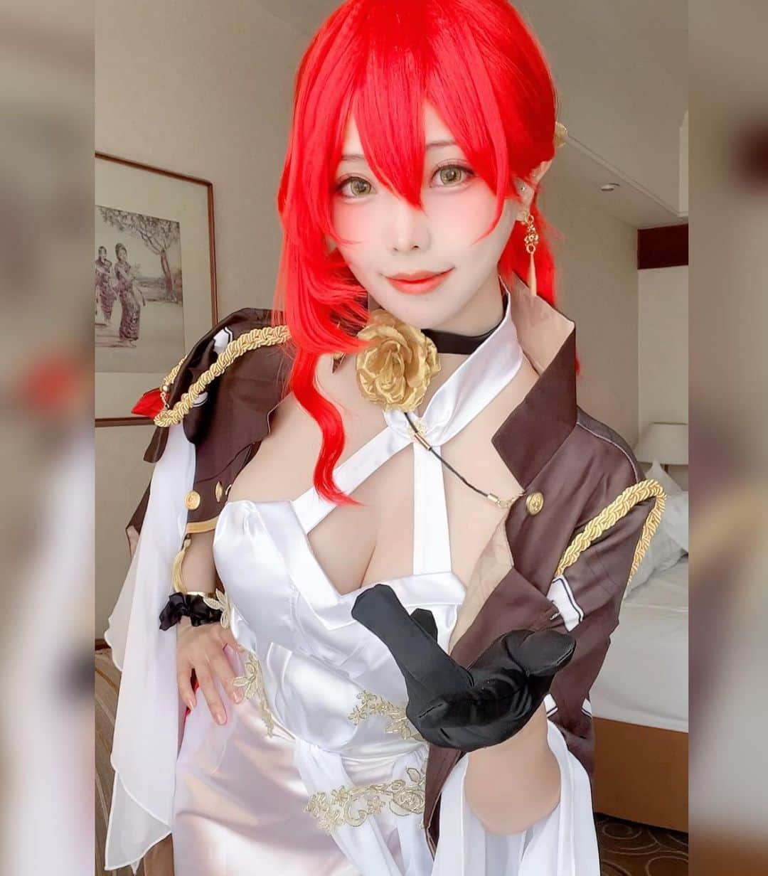 Elyのインスタグラム：「First day of @indocomiccon  Today my cosplay is Himeko from Honkai: Star Rail✨ I will be selling merchandise at my booth after 1 PM. Welcome to take photos with me and get an autograph!  活動第一天！今天是姊系E~💕」