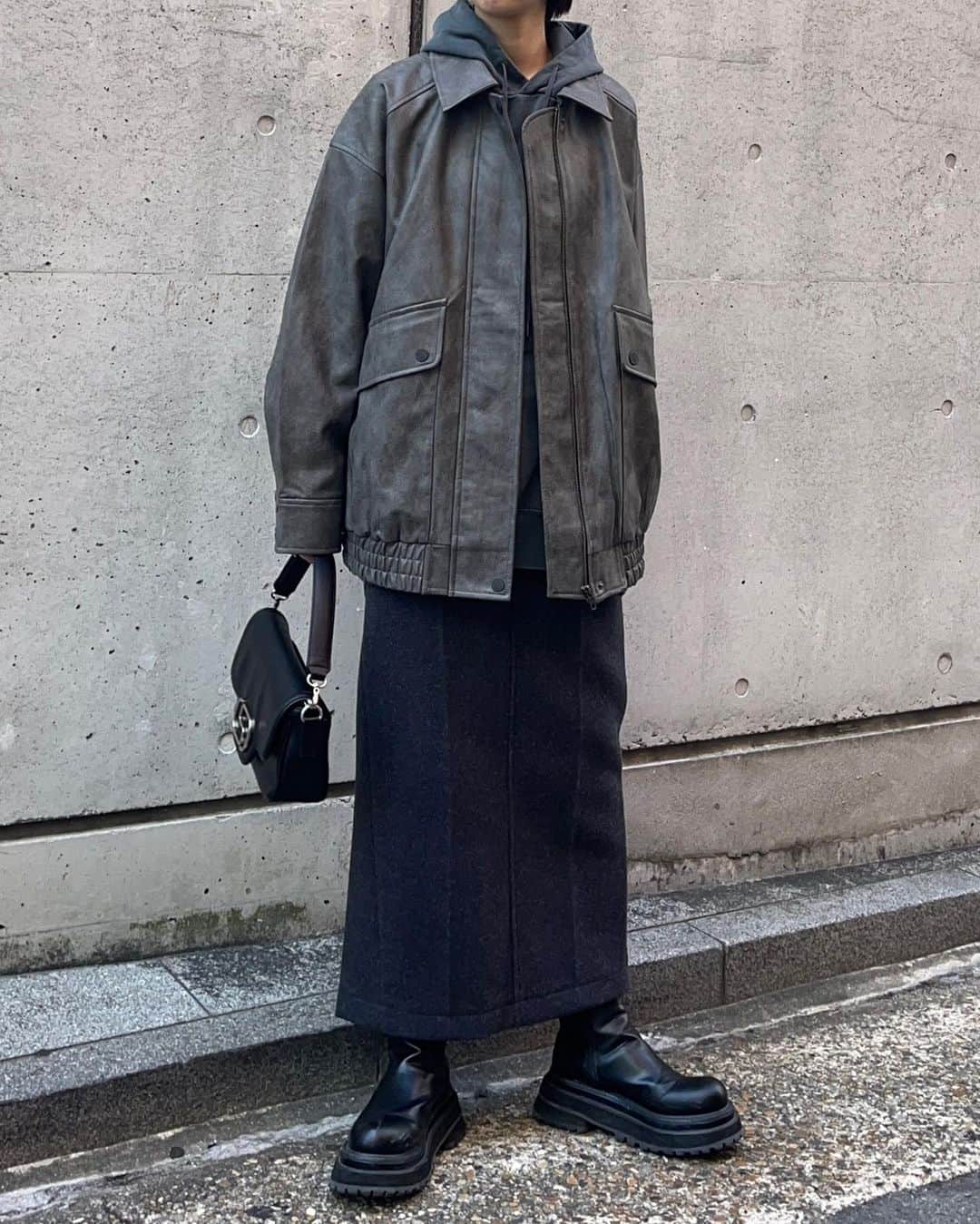 SLY OFFICIAL INFORMATIONさんのインスタグラム写真 - (SLY OFFICIAL INFORMATIONInstagram)「ㅤㅤㅤㅤㅤㅤㅤㅤㅤㅤㅤㅤㅤ #SLY_info @_shimmiya_ 【161cm】 神戸マルイ店スタッフ __________________________________ SLY店舗・WEBSTORE・ZOZOTOWNにて販売中 ☑︎F/LEATHER SWING TOP BZ (030GA030-2280) GRY,D/BRN  ☑︎ROUND HEM OVER SW HOODIE (030GA080-4270) BLK,IVOY ㅤㅤㅤㅤㅤㅤㅤㅤㅤㅤㅤㅤㅤ ☑︎BONDING I LINE SK (030GA031-4170) GRY,BEG ㅤㅤㅤㅤㅤㅤㅤㅤㅤㅤㅤㅤㅤ ☑︎S BADGE 2WAY BAG (030GAA55-5780) BLK,O/WHT __________________________________ ※配送の都合により発売日が異なる場合がございます。 ※店舗により在庫状況が異なります。 #SLY #SLY_fav #THROWbysly」11月4日 13時03分 - sly_official_info
