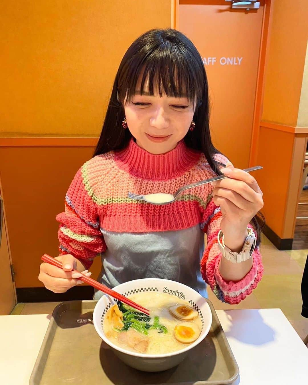 ちぱるのインスタグラム：「. 岐阜に行ったら絶対にスガキヤでラーメンを 食べたかったので食べたら美味しかった♪😊🍜  初スガキヤ✨おいしゅうございました😊 . . . #ちぱる🍜」