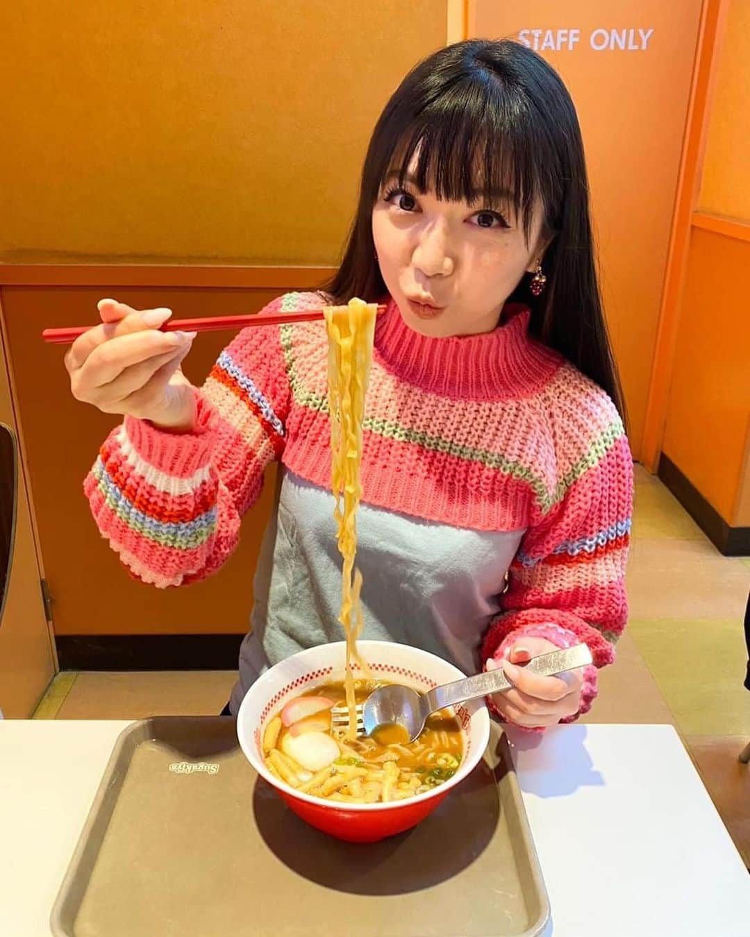 ちぱるさんのインスタグラム写真 - (ちぱるInstagram)「. 岐阜に行ったら絶対にスガキヤでラーメンを 食べたかったので食べたら美味しかった♪😊🍜  初スガキヤ✨おいしゅうございました😊 . . . #ちぱる🍜」11月4日 13時07分 - chiparu125