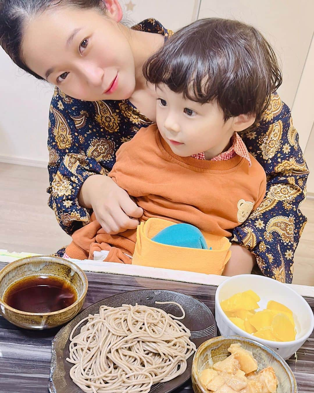 世手子のインスタグラム：「#PR  Helpful infant food👏 A savior in your busy life🙏❤️ My eldest son likes soba😋 忙しい日々に救世主🦸‍♀️ @mog.ppa #もぐっぱ #幼児食 助かります(*☻-☻*) 種類豊富でレンチンですぐできるのはありがたい(*´∀｀*) そば好きの寿司太郎はんw」