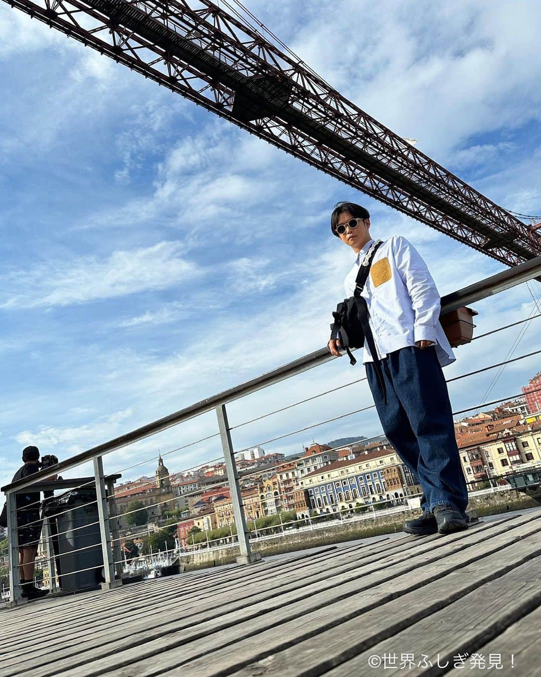 TBS「世界ふしぎ発見！」さんのインスタグラム写真 - (TBS「世界ふしぎ発見！」Instagram)「次回の #ふしぎ発見は スペイン美食の旅🇪🇸🍽️🎶  ミステリーハンター千葉雄大さんの 後ろに佇む大きな橋は 世界遺産 #ビスカヤ橋 🌉✨  綺麗な景色に大はしゃぎ😆 ですが…  この橋で待っている運命を 彼はまだ知らない、、  千葉さんの身に一体なにが・・・！？💥  . #spain #discoveryoftheworldsmysteries #spaintravel #spaintrip  #スペイン #スペイン旅行 #スペインバル #スペイン料理 #ヨーロッパ旅行 #ヨーロッパの街並み #ヨーロッパ好きな人と繋がりたい  #スペイン好きな人と繋がりたい #千叶雄大 #西班牙」11月5日 17時00分 - fushigi_hakkenad