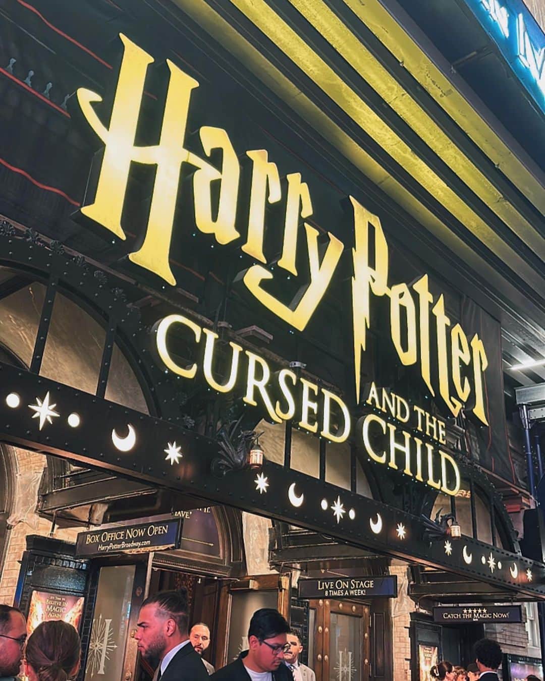 MARIさんのインスタグラム写真 - (MARIInstagram)「✨𝐇𝐚𝐫𝐫𝐲 𝐏𝐨𝐭𝐭𝐞𝐫 𝐚𝐧𝐝 𝐭𝐡𝐞 𝐂𝐮𝐫𝐬𝐞𝐝 𝐂𝐡𝐢𝐥𝐝📚🪄✨ The Broadway Harry Potter and the Cursed Child I was really impressed by the wonderful production and everything 🥹✨As expected, Harry Potter's view of the world📚It's really wonderful ✨✨  今回は 𝐇𝐚𝐫𝐫𝐲 𝐏𝐨𝐭𝐭𝐞𝐫 𝐚𝐧𝐝 𝐭𝐡𝐞 𝐂𝐮𝐫𝐬𝐞𝐝 𝐂𝐡𝐢𝐥𝐝✨ ブロードウェイ　ハリーポッターと呪いの子 を観てきました👏👏👏👏  ずーーーと見たいと思ってて！  本当に演出も何もかも素晴らしくて感動しました🥹✨光と音と影、一つ一つのdetailが本当に素晴らしくて心動かされました😳✨  やっぱりハリーポッターの世界観📚 本当に素晴らしいです✨✨　  #harrypotterandthecursedchild  #broadwaymusicals  #newyork」11月4日 13時32分 - lovexxy0