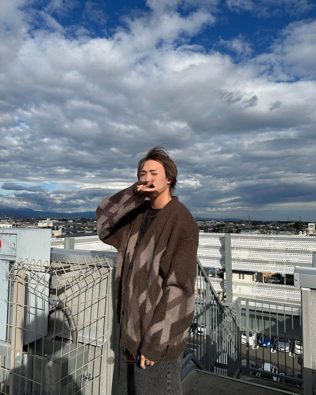 Uさんのインスタグラム写真 - (UInstagram)「🌤️💙✌️ 自由に広く何にも縛られず自分らしく ずっと生きてたいな！  てかこのカーディガン可愛くない？🤎  Cardigan : @iisy_official_  Denim : @iisy_official_」11月4日 13時43分 - u_antime_