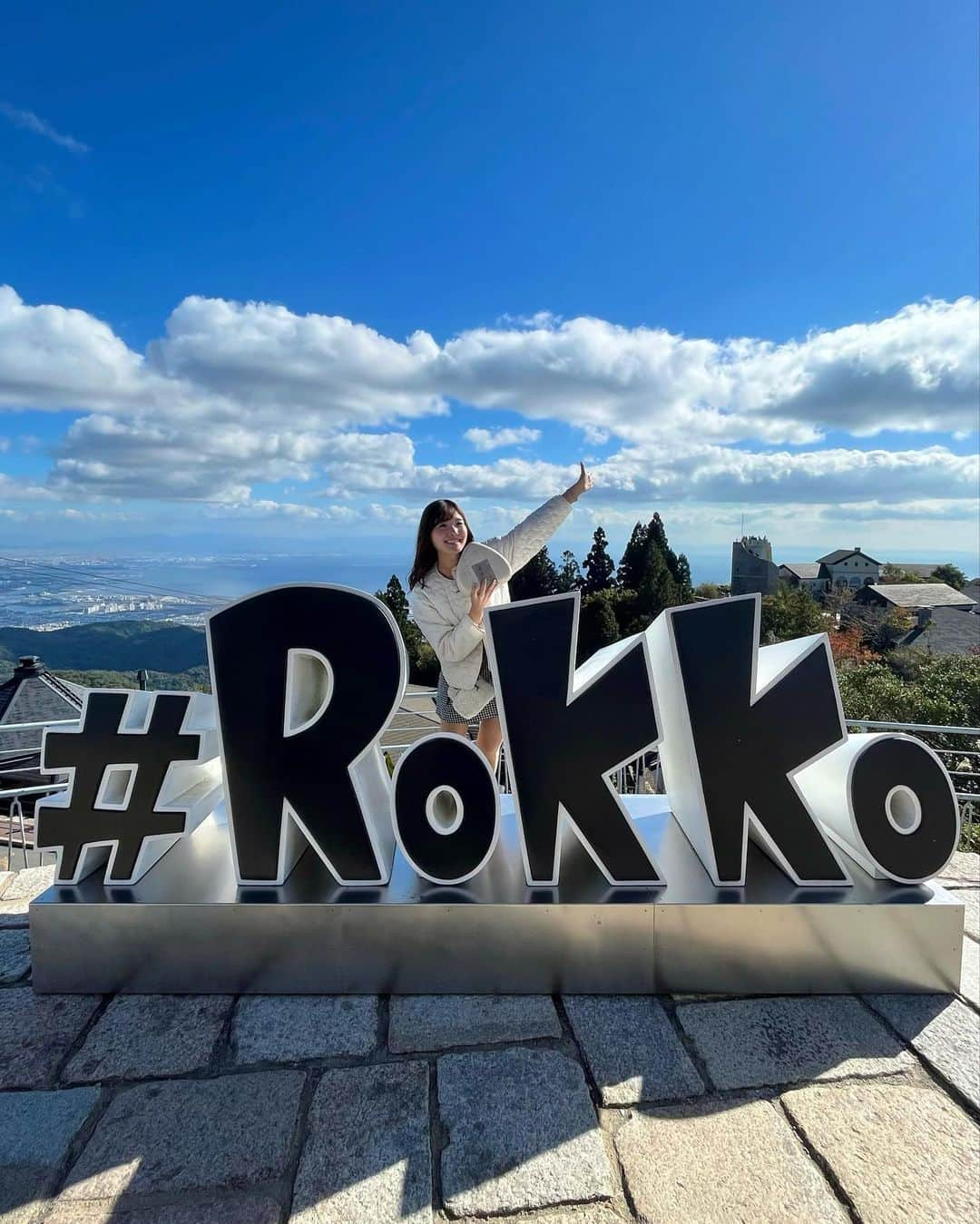 YOUKORINさんのインスタグラム写真 - (YOUKORINInstagram)「六甲山🗻 六甲山ミーツアート展の様子も また載せる🥰 シダレミュージアムが楽しい スポットになってたのでおすすめ💕  #六甲山#六甲山ガーデンテラス#兵庫県#シダレミュージアム#rokko#hyogo#テラス#六甲山観光」11月4日 13時37分 - xxy0uc0riinxx