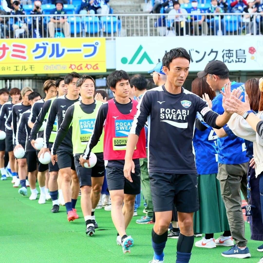 徳島ヴォルティスのインスタグラム：「【11/4(土)14:00 藤枝戦】  w-up開始🔥 まもなくキックオフ🔥  #ありがとうチャンさん #徳島ヴォルティス #vortis #jleague」