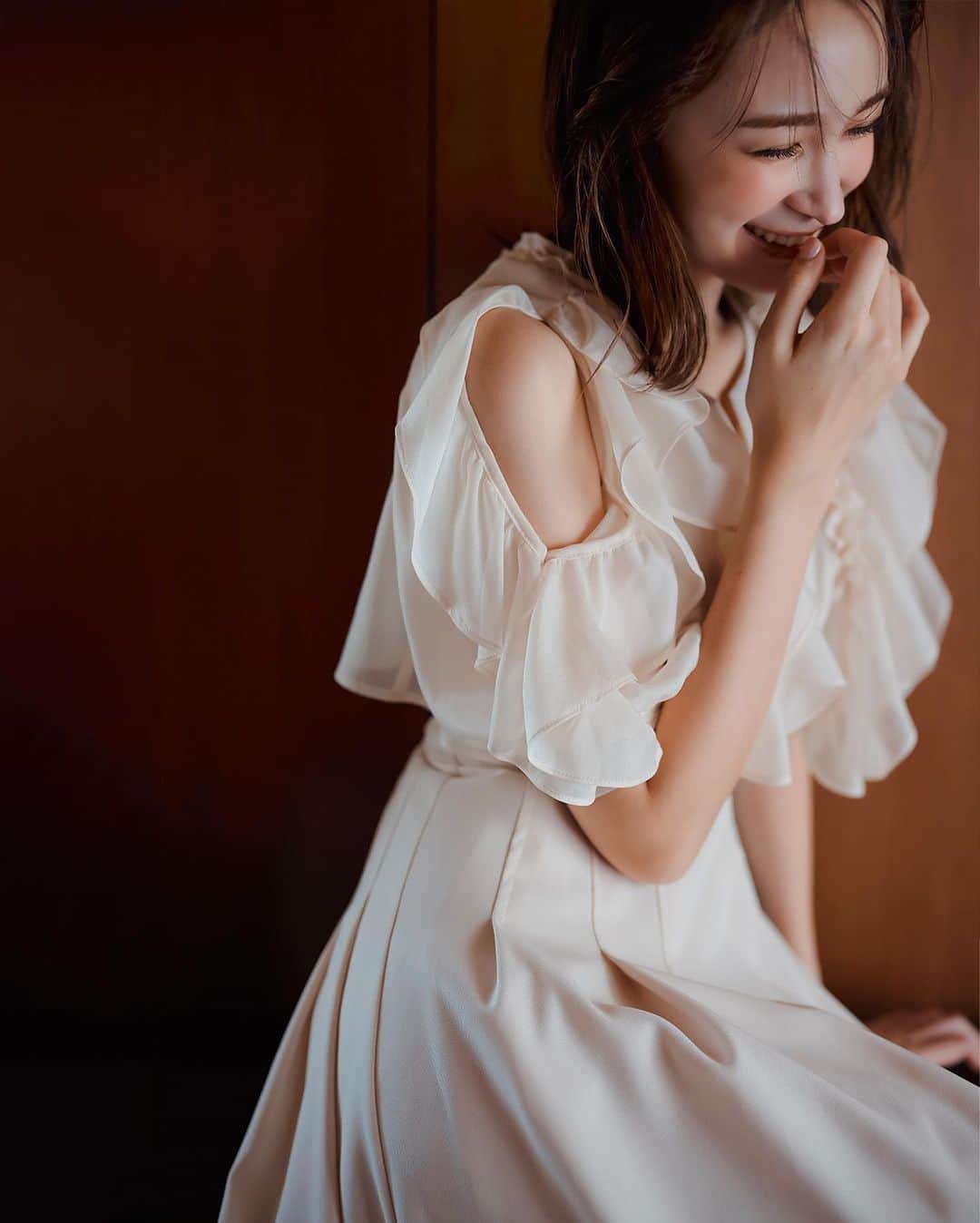 dazzlinのインスタグラム：「_____Web magazine up date ▶︎ スライドしてチェック🔍 . ............................................................................  『 Fpcus in -Holiday- White Collection 』  feat #藤井サチ ( @sachi_fujii_official )  ............................................................................  【  Decorate Frill — 02 】   . ■ One-piece #ボリュームフリルボレロワンピース price : ￥15,400 ivory / black / pink size : S / M  . ............................................................................  アイテム詳細は商品タグ or TOPページURLよりチェック🔗 » @dazzlin_official  . 全国のdazzlin staffのスタイリングも更新中👗 » @dazzlin_staff_snap  . #藤井サチ #dazzlin #ダズリン #2023aw #ワンピース #ワンピースコーデ #オケージョン #オケージョンコーデ #オケージョンワンピース #レイヤード #アフタヌーンティー #ワントーンコーデ  #推し活 #カフェ活 #カフェ巡り #参戦服 #参戦コーデ #大人コーデ #大人カジュアル #カジュアルコーデ #きれいめカジュアル #シンプルコーデ」