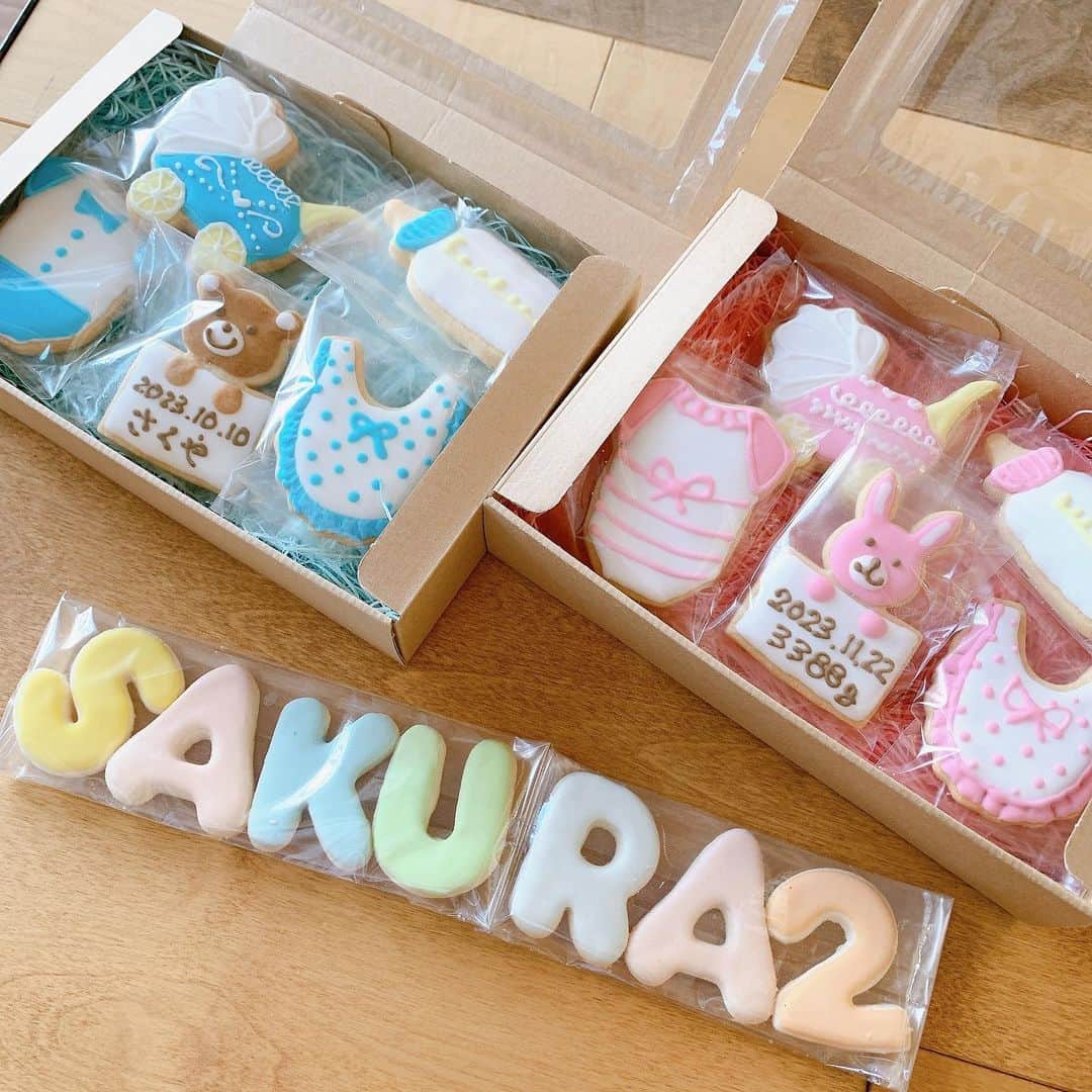 SUNNYDAY工務店さんのインスタグラム写真 - (SUNNYDAY工務店Instagram)「・ 併設カフェ @sakurausagi.purin_oyatu さんの [オーダーアイシングクッキー] 出産祝いやお祝いのお返しなどにお選びいただけます 文字のアイシングクッキーはお誕生日のデコレーションとして選ばれる方が多いです🎂  ご注文は直接 @sakurausagi.purin_oyatu さんまで  #ベビー小物#キッズ小物#ベビー雑貨#和泉市カフェ#泉大津カフェ#忠岡#岸和田カフェ#和泉市雑貨#おやこカフェ#和泉市ランチ#ベビーマッサージ#手形アート#ワークショップ#赤ちゃんの駅#キッズスペース#発達講座#子連れカフェ#アイシングクッキー#出産祝い」11月4日 13時52分 - sunnyday_321
