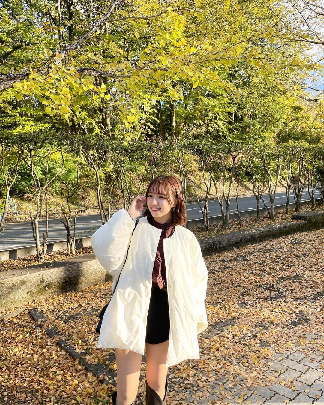 神岡実希さんのインスタグラム写真 - (神岡実希Instagram)「ー メープルラテが美味しかった！🍁🐿️ #紅葉 #紅葉スポット #いちょう並木 #いちょう」11月4日 13時50分 - miki_kamioka