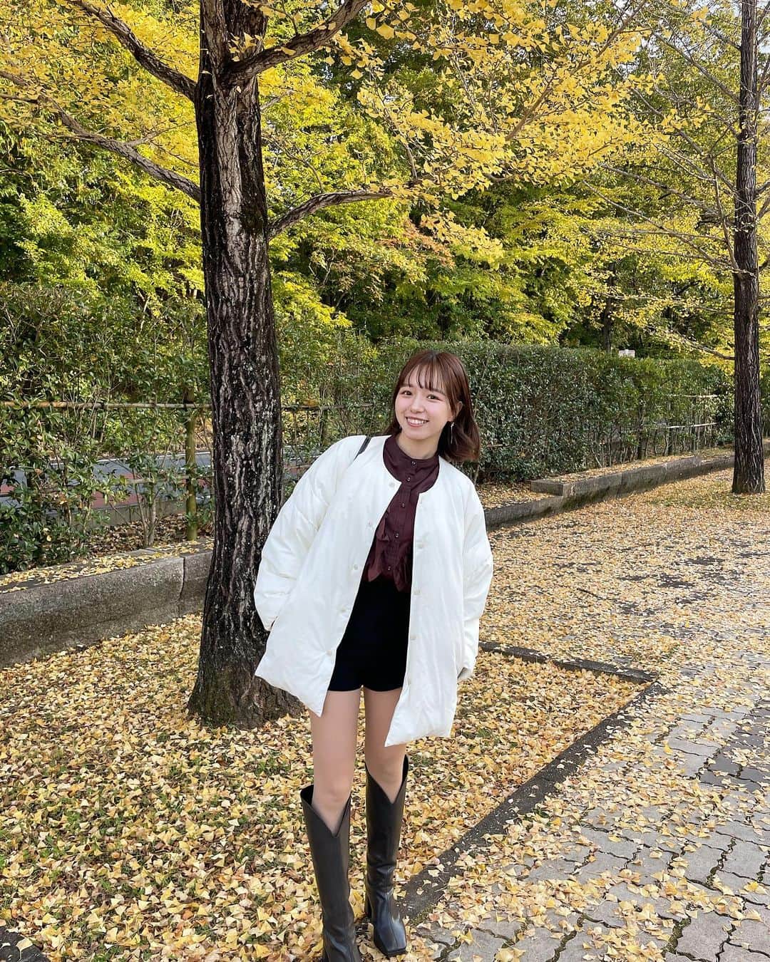 神岡実希のインスタグラム：「ー メープルラテが美味しかった！🍁🐿️ #紅葉 #紅葉スポット #いちょう並木 #いちょう」