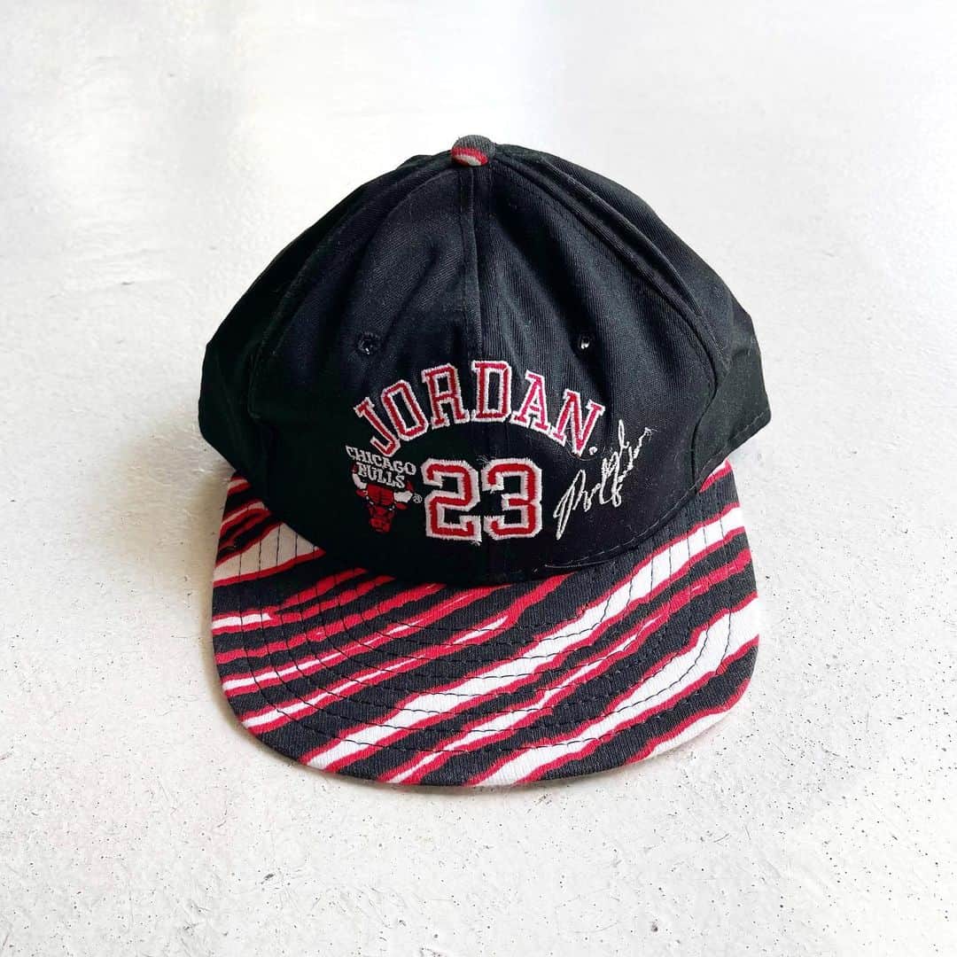 DROP...vintage select shopのインスタグラム：「1990s ZUBAZ by AJD Michael Jordan by CICAGO BULLS  Snapback Cap Dead stock MADE IN USA  ゼブラ柄のパンツのイメージのあるZUBAZによるジョーダンのキャップ。  こちらもデッドストックにて。」