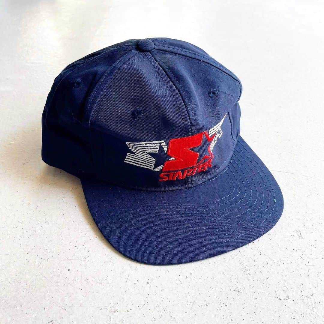 DROP...vintage select shopのインスタグラム：「1990s STARTER Logo Snapback Cap Navy Dead stock  STARTERによるSTARTERのキャップ。  あまり今まで思ってこなかったですが、こう見るとSTARTERのロゴカッコいいです…★★★」