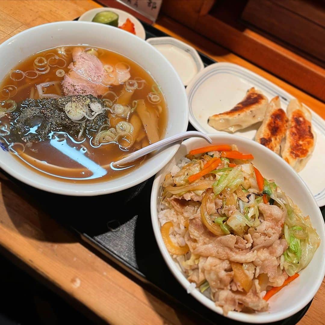木村ひさしのインスタグラム：「最高のおっさんの昼ごはん。 萬龍軒　菜肉・組 #最高のおっさんの中華料理 #最高のおっさんのラーメン  #2024チャレンジ第0弾」