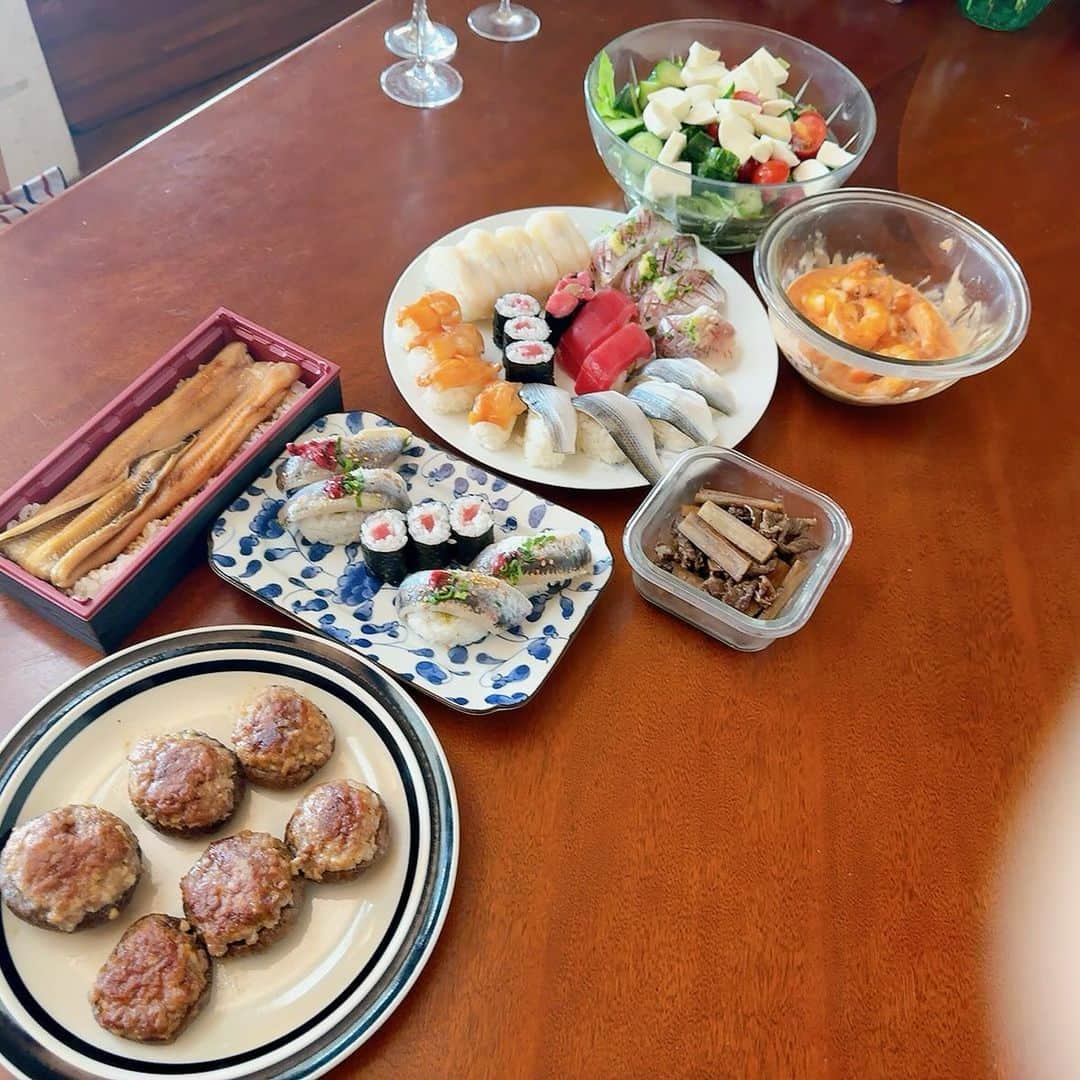 日暮愛葉さんのインスタグラム写真 - (日暮愛葉Instagram)「お母さん(10/27)83歳と 私(11/8)52歳 の合同誕生日パーティでした！  美味しい料理と クラフトビールのプレゼント 頂きました！ ありがとう❤️  #誕生日」11月4日 14時36分 - aiha_higurashi