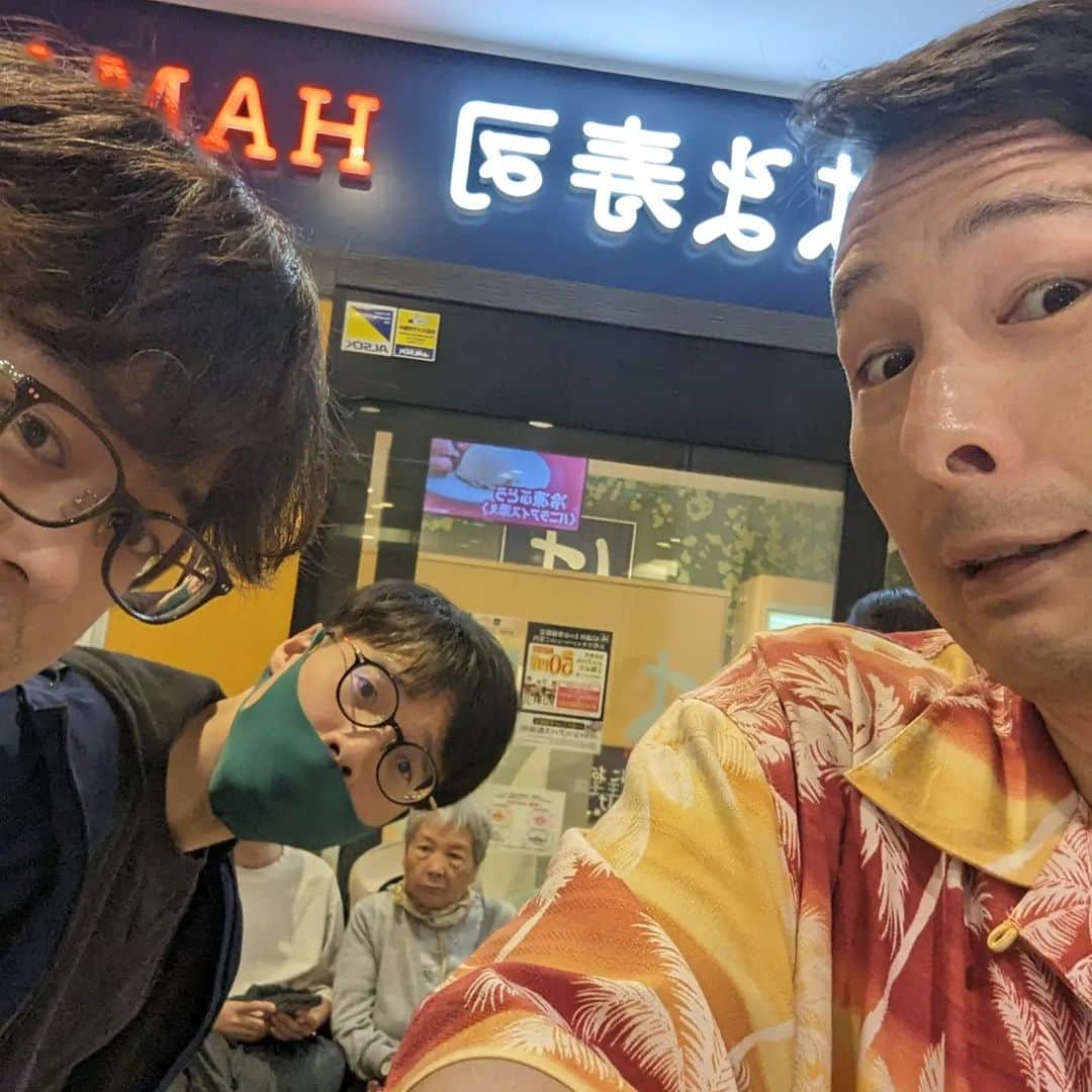 MEGWINのインスタグラム：「休日出勤」
