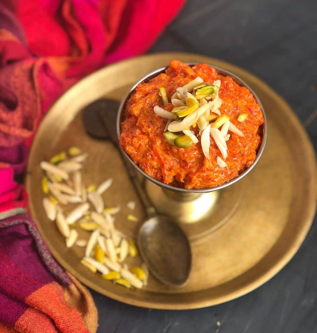 Archana's Kitchenのインスタグラム：「#DiwaliRecipes   A Delectable Indian Dessert Perfect for any occasion.  Indulge in a scrumptious Gajar Halwa that is prepared with Khoya or evaporated milk and topped with dry fruits. Enjoy it either hot or cold, whichever is your preference. This dish makes for a perfect dessert for any party or special event and pairs amazingly well with Rabri or Ice Cream.  500 grams Carrots, washed and peeled 1/4 cup Ghee 400 ml Milk 150 grams Khoya, grated 200 grams Sugar 1 teaspoon Cardamom Powder  2 tablespoons Ghee 1/4 cup Dry Fruits, sliced   👉To begin making the Gajar Halwa with Khoya, grate the washed and peeled carrots. 👉Heat a pressure cooker on medium flame, add ghee and grated carrots and saute for a couple of minutes. Sprinkle a little water and close the pressure cooker.  👉Pressure cook the carrots for 1 whistle and turn off the flame. Allow the pressure to release naturally. 👉In the meanwhile, heat a kadai on medium flame, add milk and allow it to come to a rolling boil, turn down the heat and let the milk reduce to 3/4th its quantity. 👉Once the milk has reduced and thickened, add the grated khoya, elaichi powder and sugar. 👉Allow the khoya and sugar to melt and the whole milk mixture to come together. Now reduce the flame and transfer the cooked carrots into the milk. 👉Continuously stir the milk and carrot mix, till you get a thick gajar halwa. 👉Adjust sugar and elaichi according to your taste and add two more tablespoons of ghee and give the gajar halwa one final stir.  👉Garnish the Gajar Halwa with dry fruits」