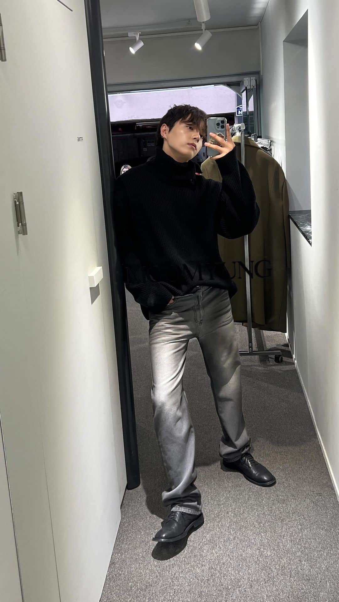 チ・ウンソンのインスタグラム：「무명 팝업 다녀왔어요 🔍 #moomyung #무명 #한남동  #무명23FW#BASICINSTINCT」