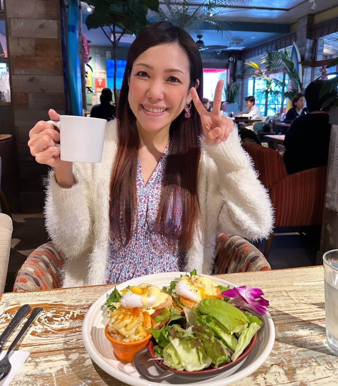 ochikeronさんのインスタグラム写真 - (ochikeronInstagram)「Thursday Lunch Date 🥗  We both are busy parents, so we hang out together to stop keeping ourselves busy 👍🏻  #lunchdate #hawaiianfood」11月4日 14時46分 - ochikeron