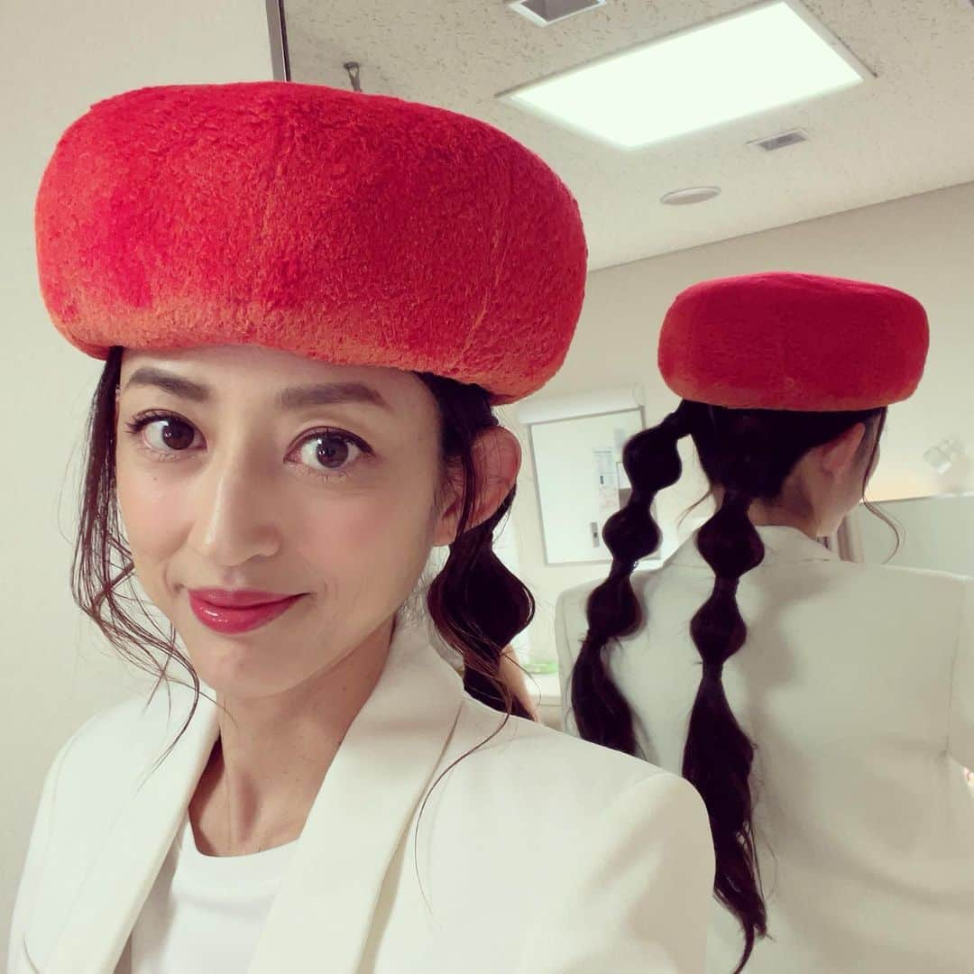 小沢真珠のインスタグラム：「赤キノコ🍄  #生きものさんいらっしゃい  #nhk #eテレ」