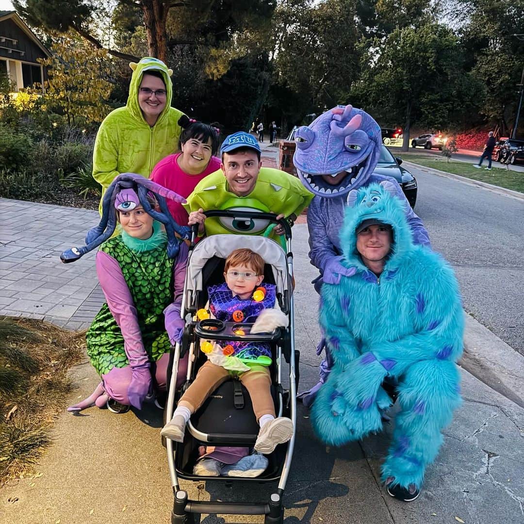 メーガン・トレイナーのインスタグラム：「Riley and Barry’s 1st Halloween together 🩵🧡」