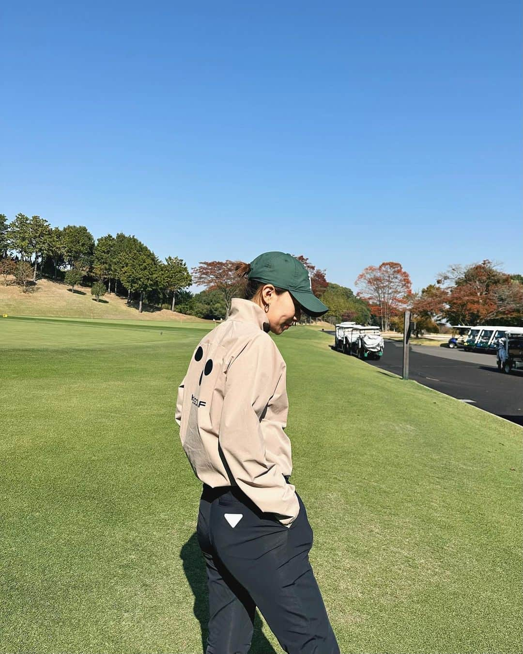 平野杏梨さんのインスタグラム写真 - (平野杏梨Instagram)「初めてママと2サム⛳️💛 余計なこと考えないからか久々に100切れた😂  #anri__golfwear  ブランドはタグ付けしました✅  #unitedarrowsgolf #unitedarrows #hypegolf#oakley #ゴルフ#ゴルフウェア#pr」11月4日 14時52分 - anri_hirano