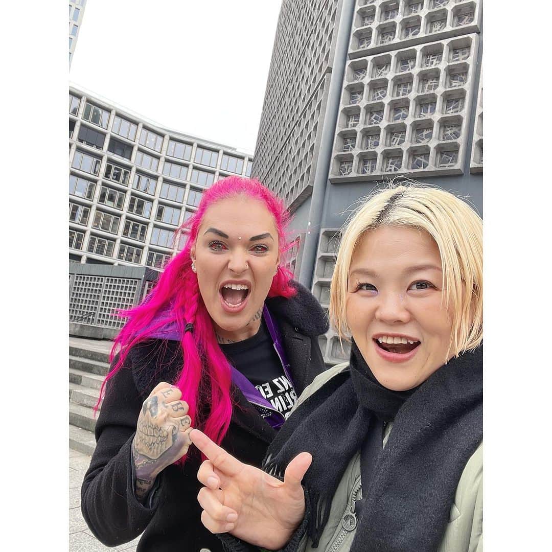 高橋奈苗さんのインスタグラム写真 - (高橋奈苗Instagram)「#PASSIONTRIP  ドイツ🇩🇪 Nanae in Germany!  綺麗な街並みです。 コーヒー屋さんが多いね☕️  @jazzygabert がたくさんケアしてくれてます。感謝🥲  あんなに闘ってたからこそ、なんだよなぁ、、🙏  いよいよ今日は試合‼️  WAKU WAKU‼️  悩みや迷い、全部捨てていくぞ‼️  ドイツを震撼させよう🔥  PASSION‼️  I'm a passionmonster‼️  Are you ready? Germany🇩🇪  通販ショップ➡︎ https://jungarian.thebase.in/  #プロレス #高橋奈七永  #ナナエ #パッション #passion #女子プロレス #人間国宝 #japan #nanaetakahashi #Germany」11月4日 14時55分 - nanae_passion_
