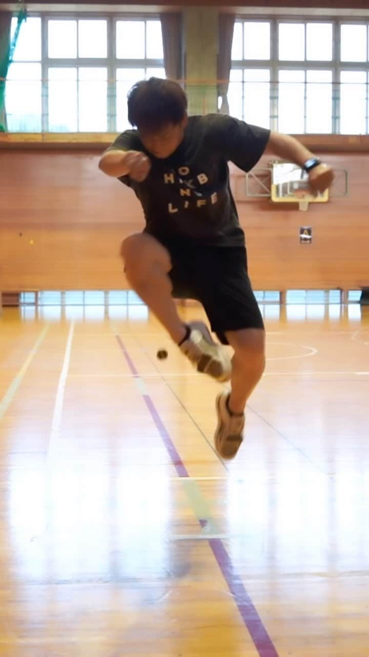 石田太志のインスタグラム：「FOOTBAG. @taishiishida @footbagmania #footbag #worldchampion #trick #performance #soccer #football #skills #skill #footbagmania #フットバッグ #世界一 #パフォーマンス #サッカー #リフティング #フリースタイル」