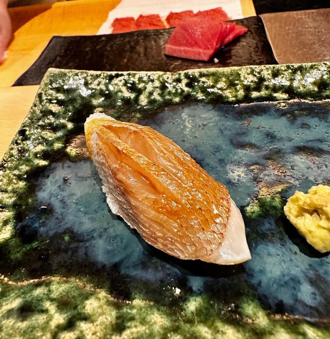 宮川大輔さんのインスタグラム写真 - (宮川大輔Instagram)「美味しいお寿司久しぶりに食べたぁぁぁあ。 楽しい楽しい夜でした🍶。 #銀座 #鮨ふかさわ」11月4日 15時12分 - miyagawadai